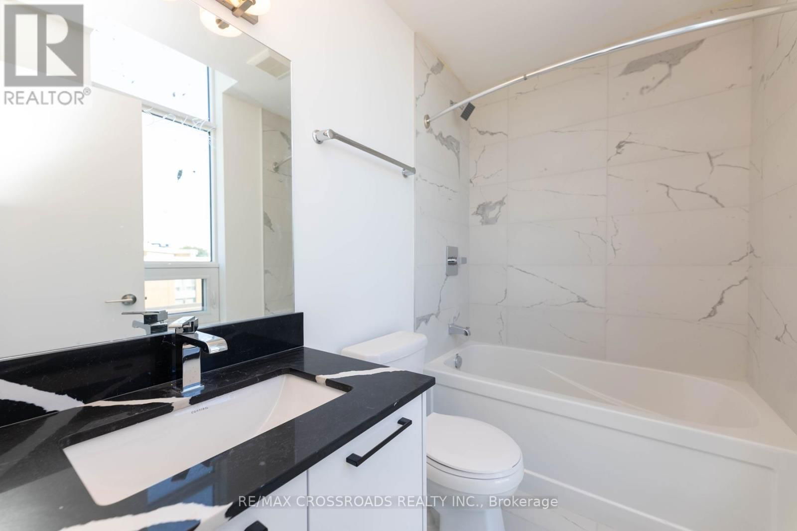 TH11 - 871 SHEPPARD AVENUE WEST Image 36