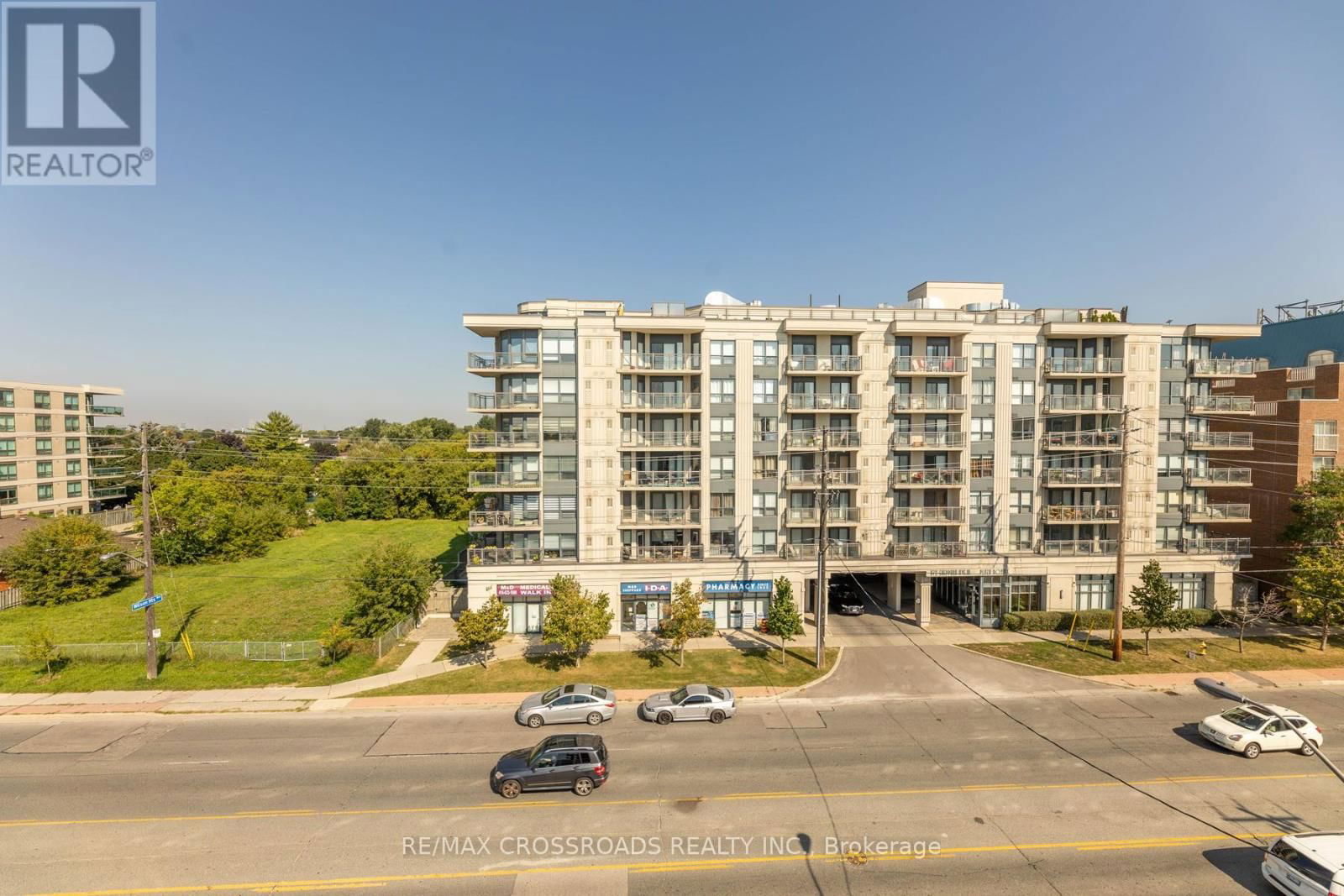 TH11 - 871 SHEPPARD AVENUE WEST Image 46