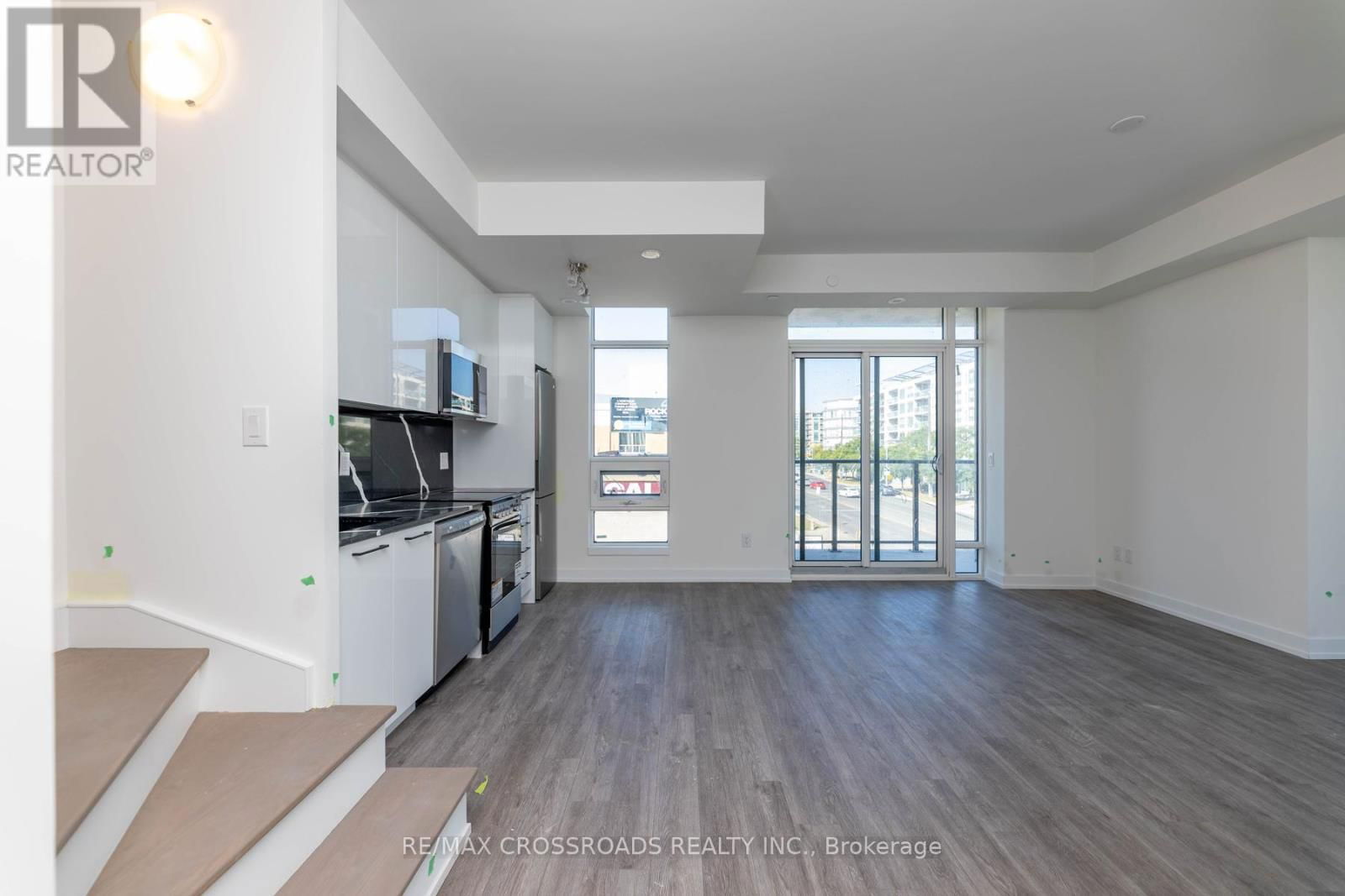 TH11 - 871 SHEPPARD AVENUE WEST Image 5