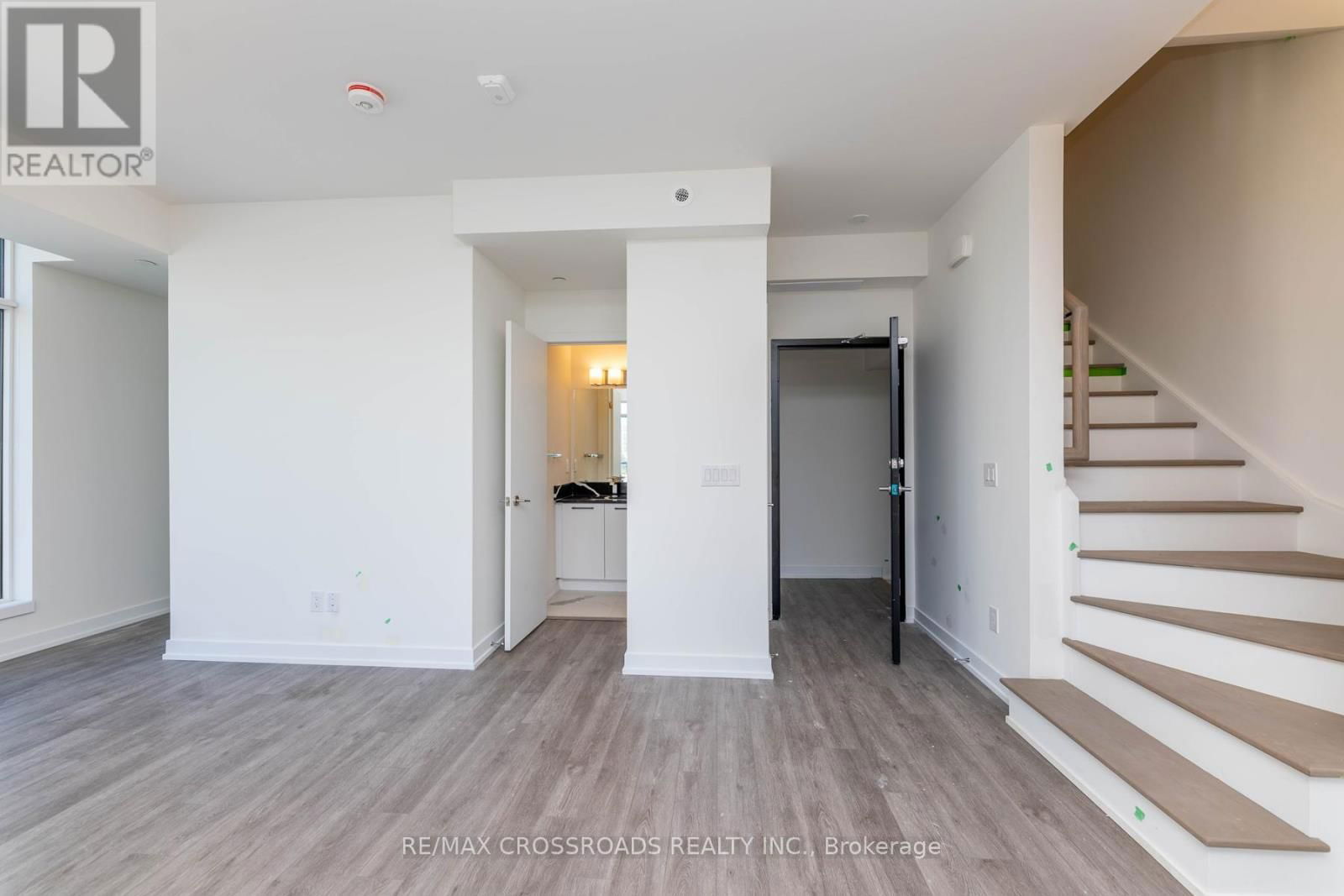 TH11 - 871 SHEPPARD AVENUE WEST Image 7