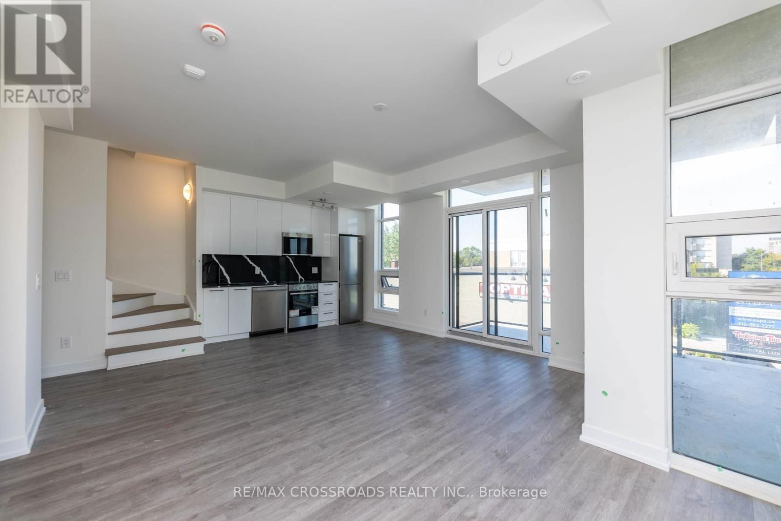 TH11 - 871 SHEPPARD AVENUE WEST Image 8