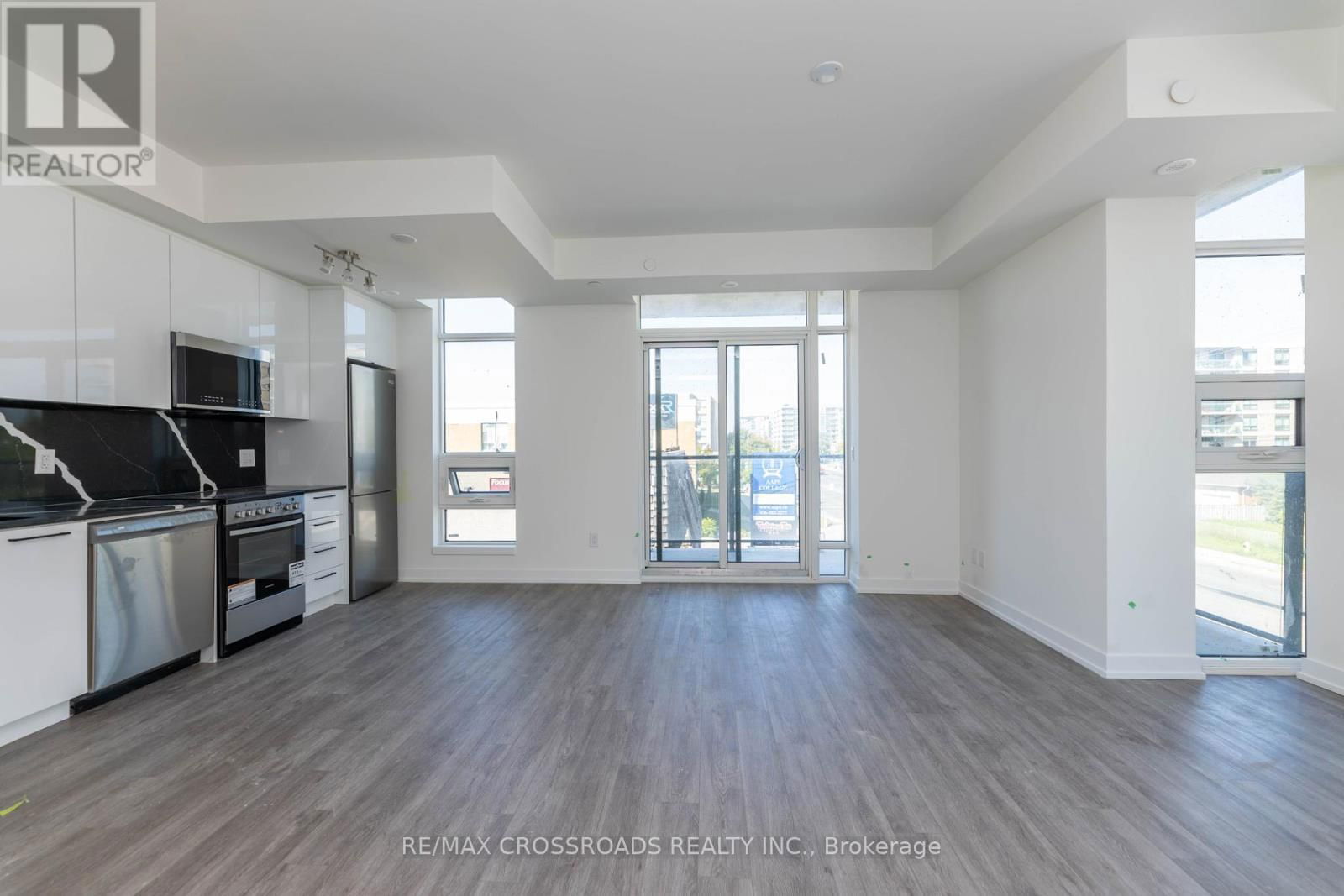 TH11 - 871 SHEPPARD AVENUE WEST Image 9