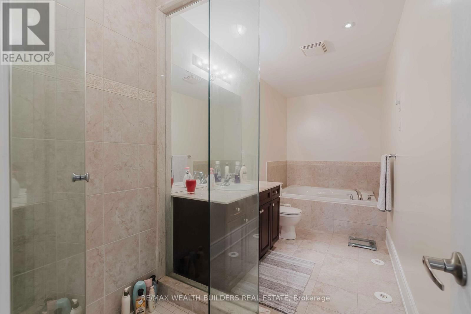 46A MALLINGHAM COURT Image 16