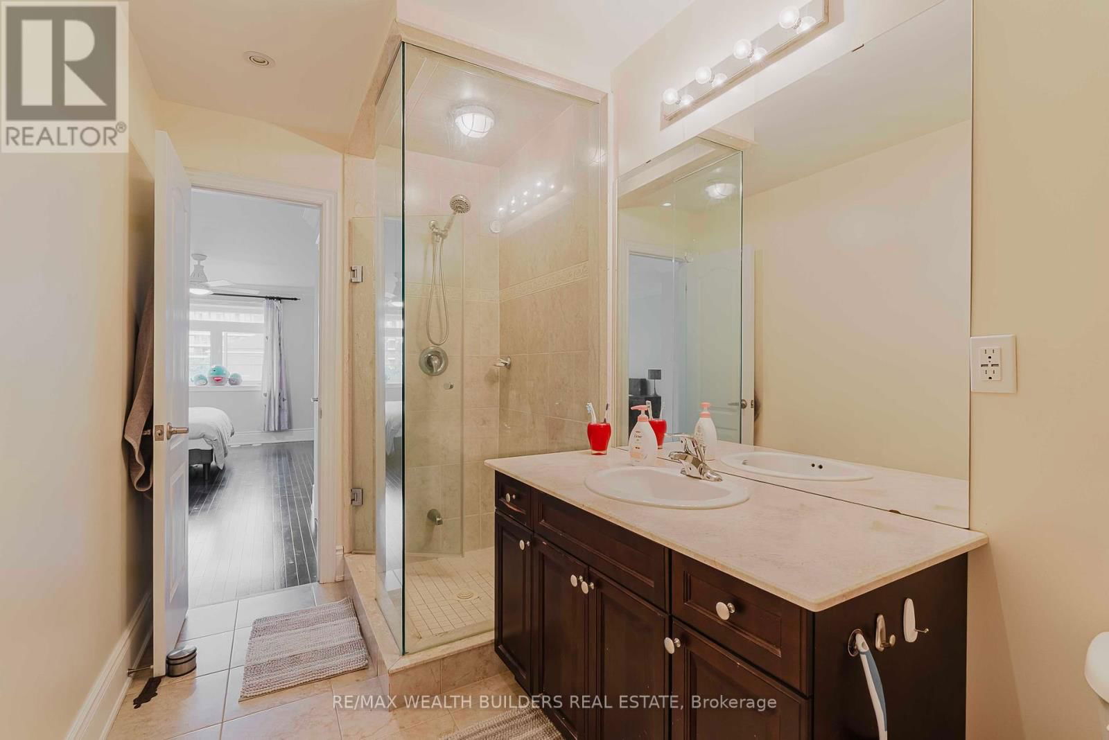 46A MALLINGHAM COURT Image 17