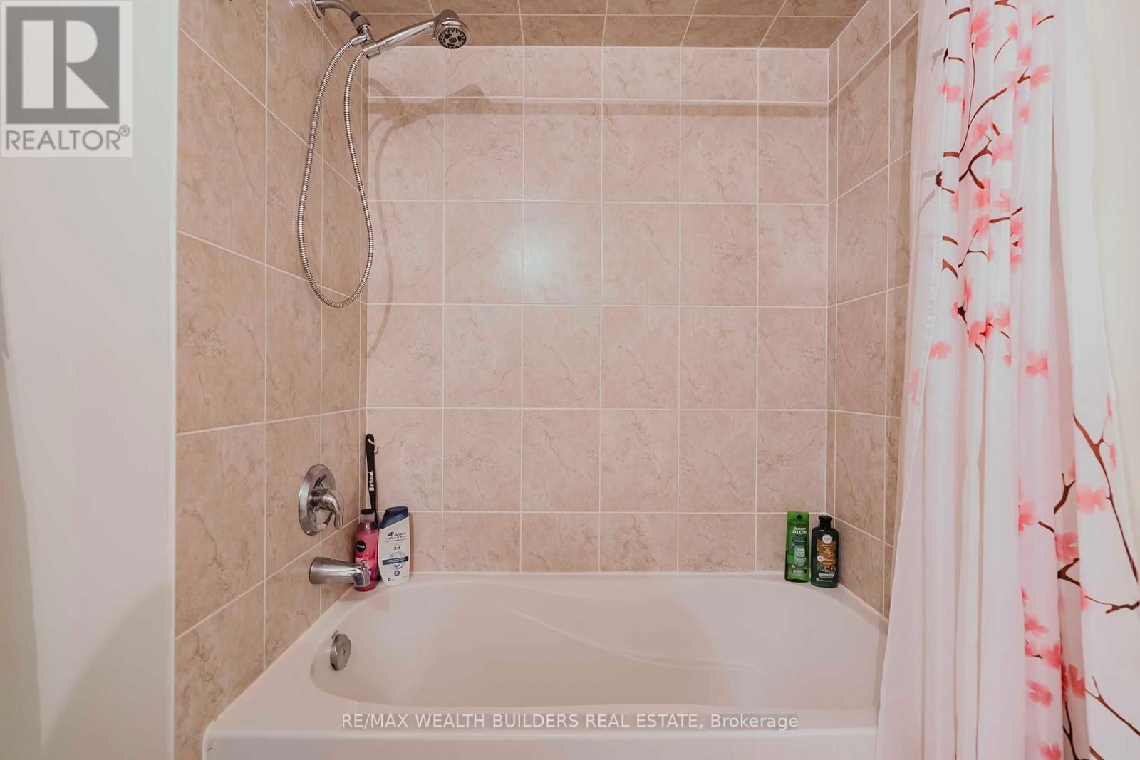 46A MALLINGHAM COURT Image 22