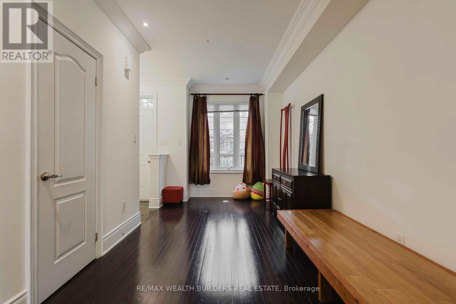 46A MALLINGHAM COURT Image 4