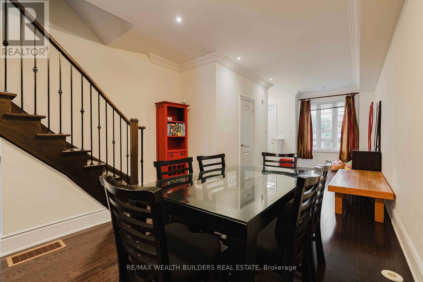 46A MALLINGHAM COURT Image 5