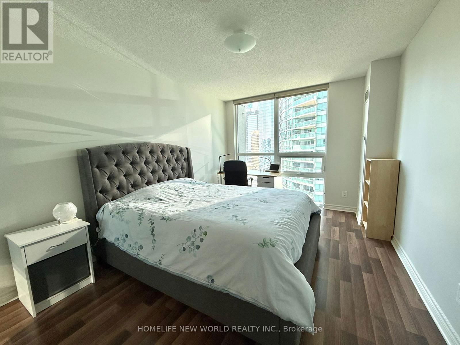 2506 - 19 GRAND TRUNK CRESCENT Image 12