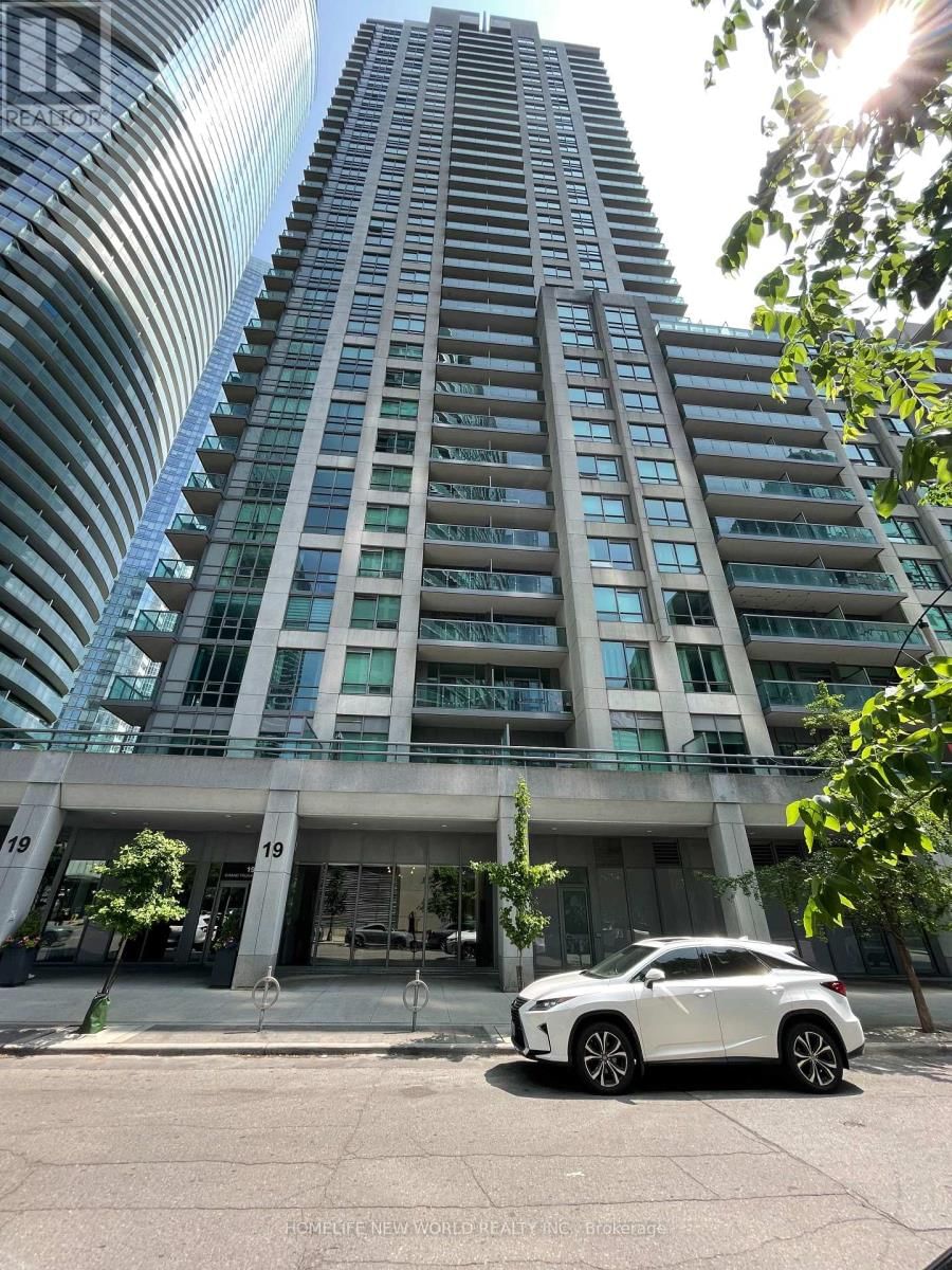 2506 - 19 GRAND TRUNK CRESCENT Image 2