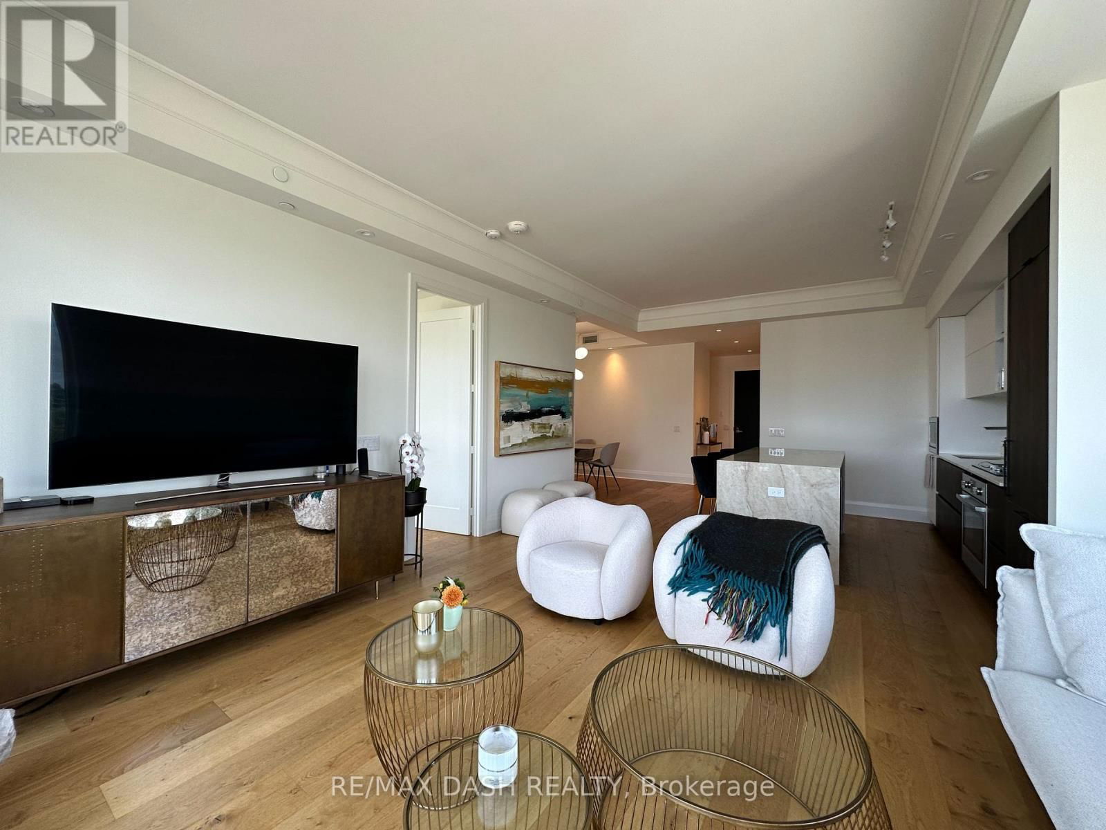 1002 - 151 AVENUE ROAD Image 21