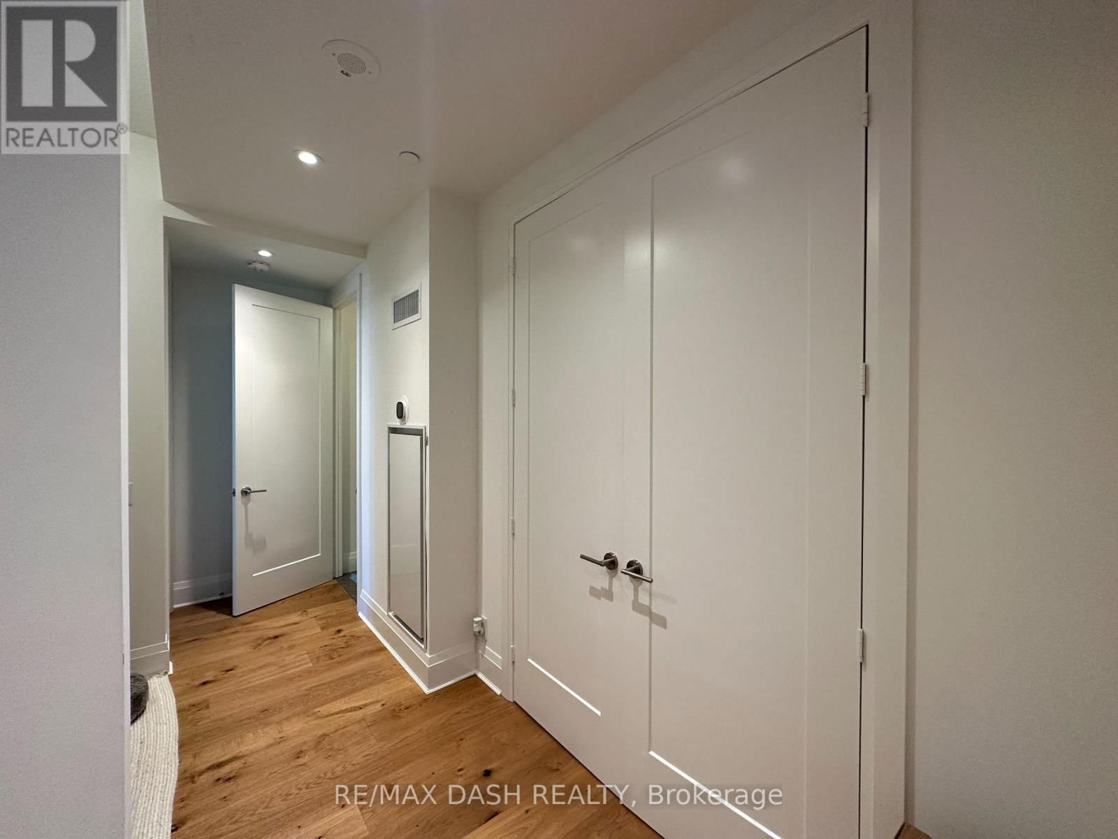1002 - 151 AVENUE ROAD Image 3