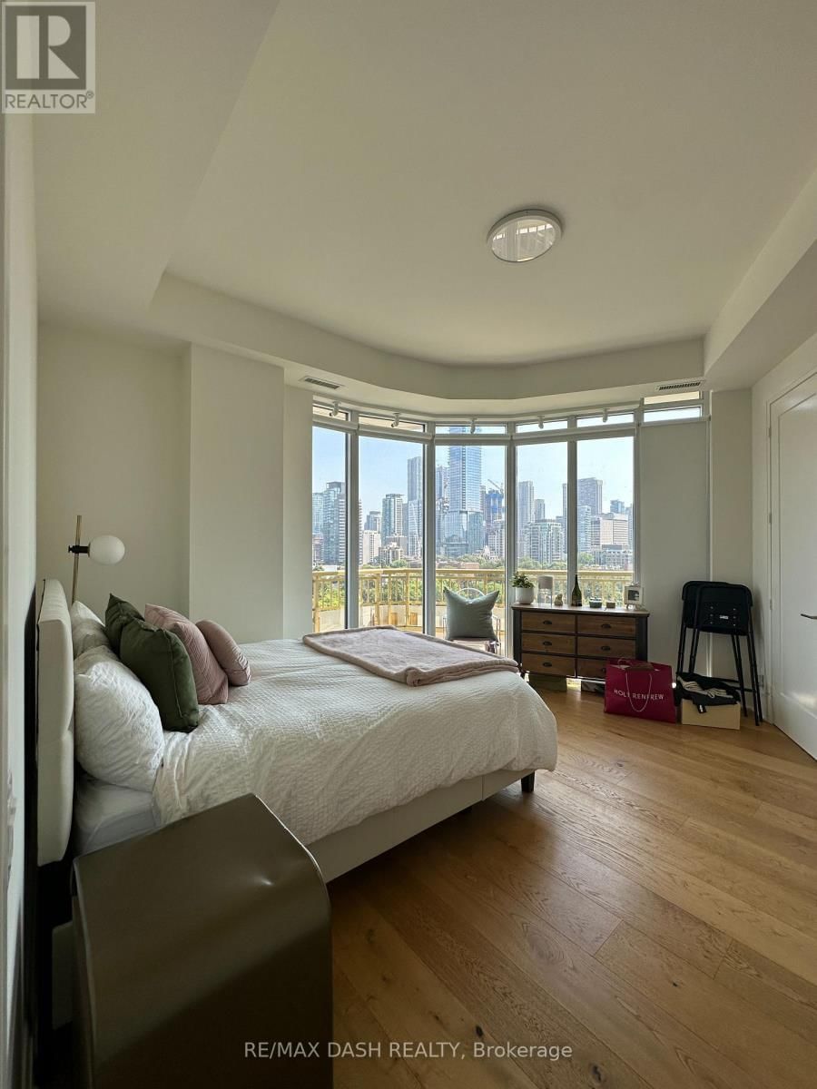 1002 - 151 AVENUE ROAD Image 33