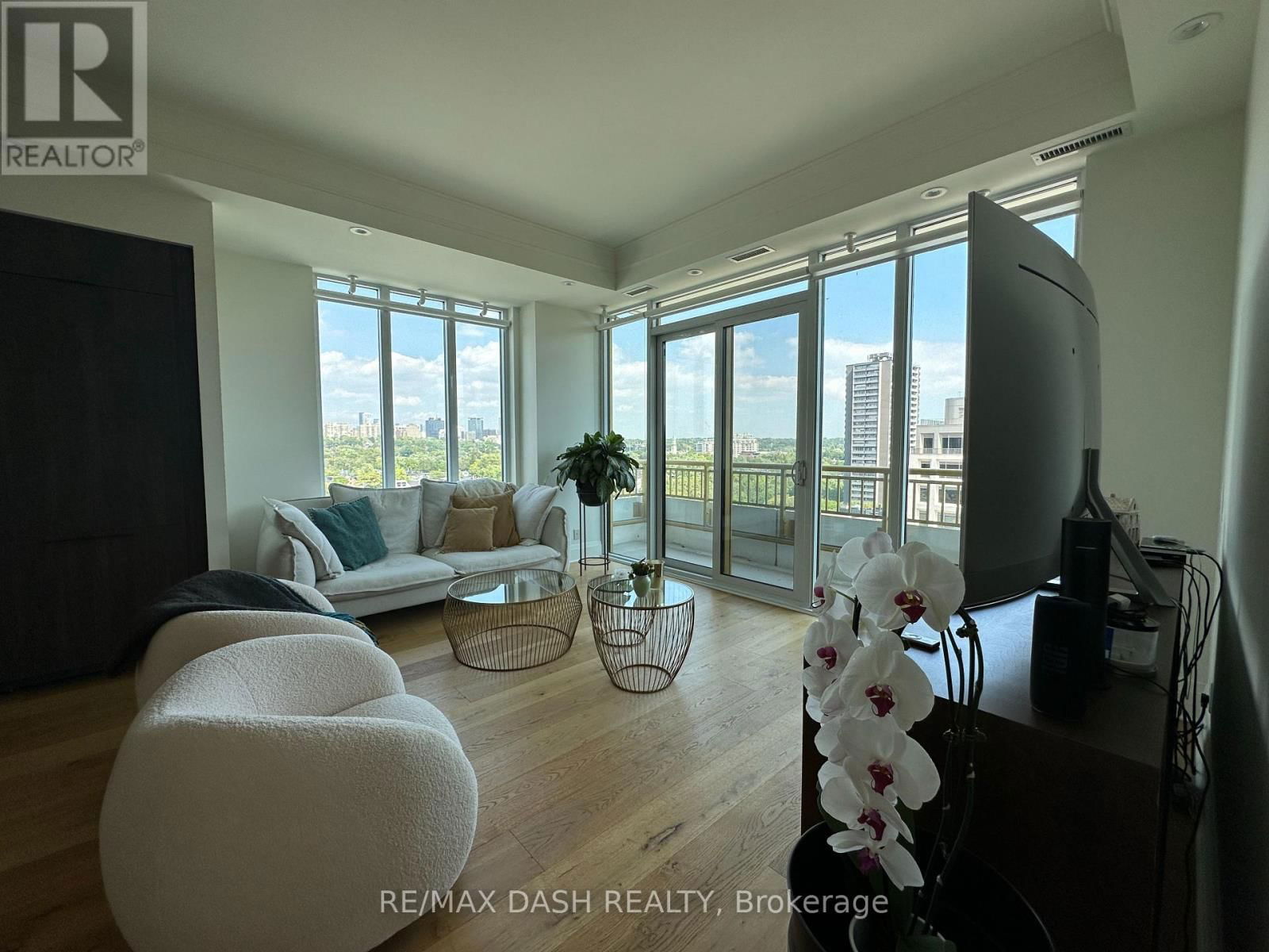 1002 - 151 AVENUE ROAD Image 35