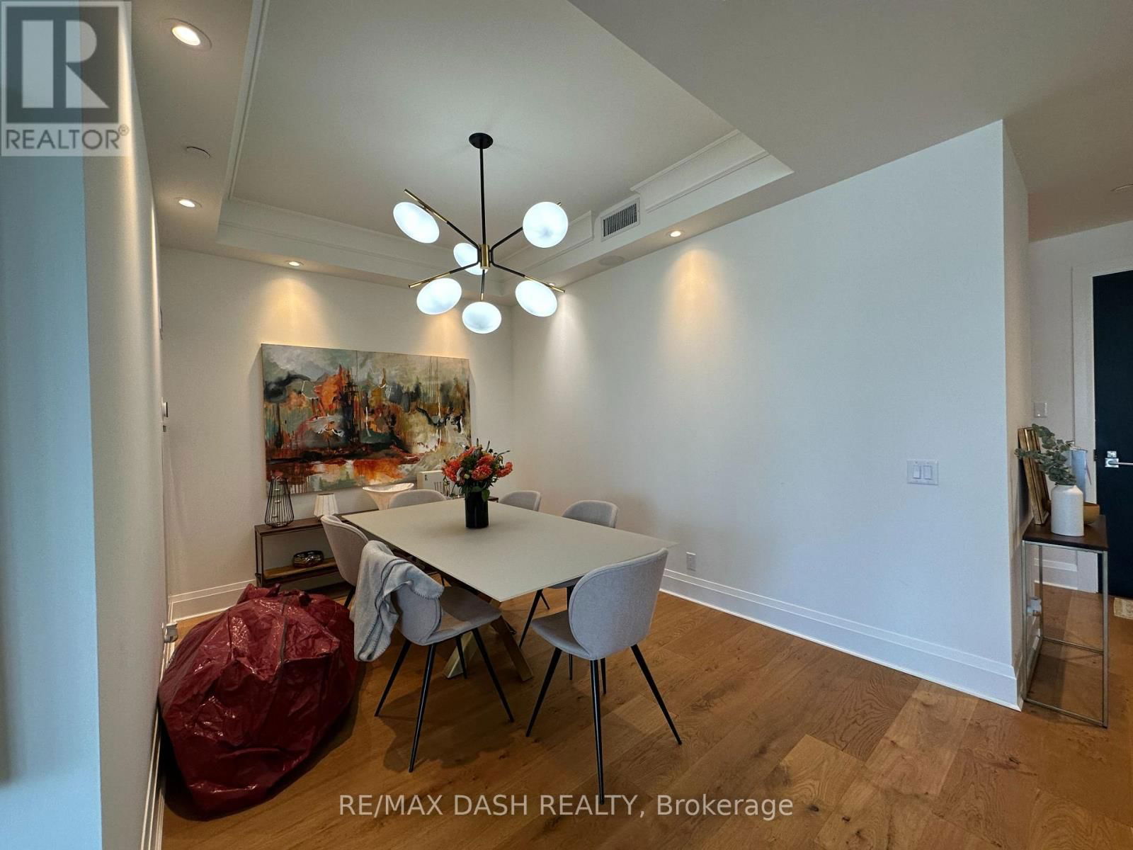 1002 - 151 AVENUE ROAD Image 36
