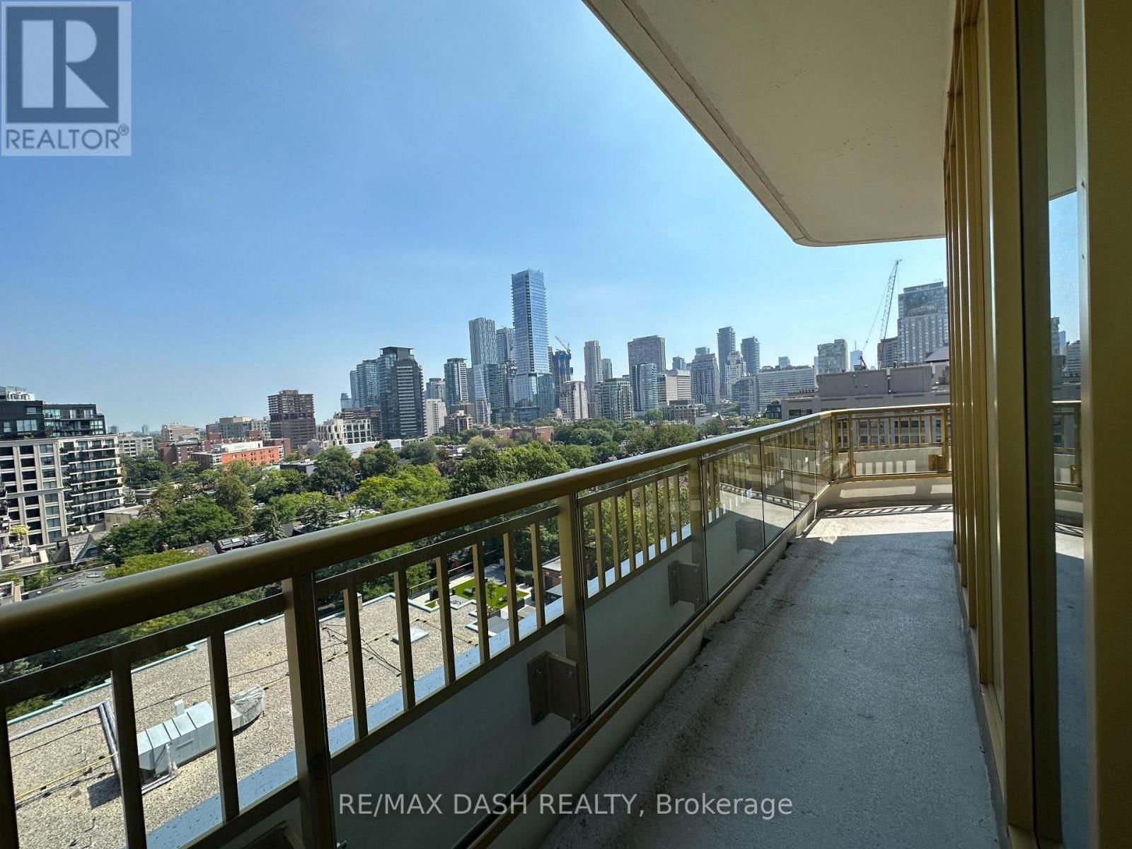 1002 - 151 AVENUE ROAD Image 38