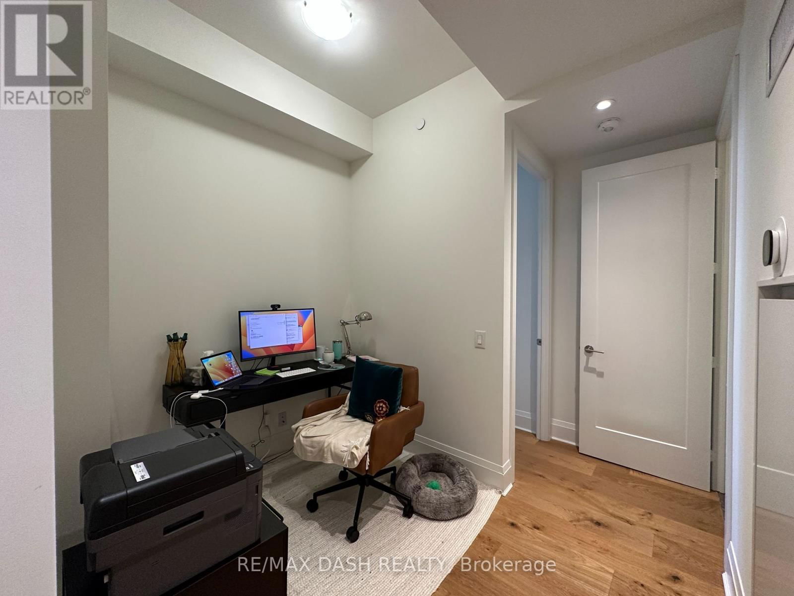 1002 - 151 AVENUE ROAD Image 4