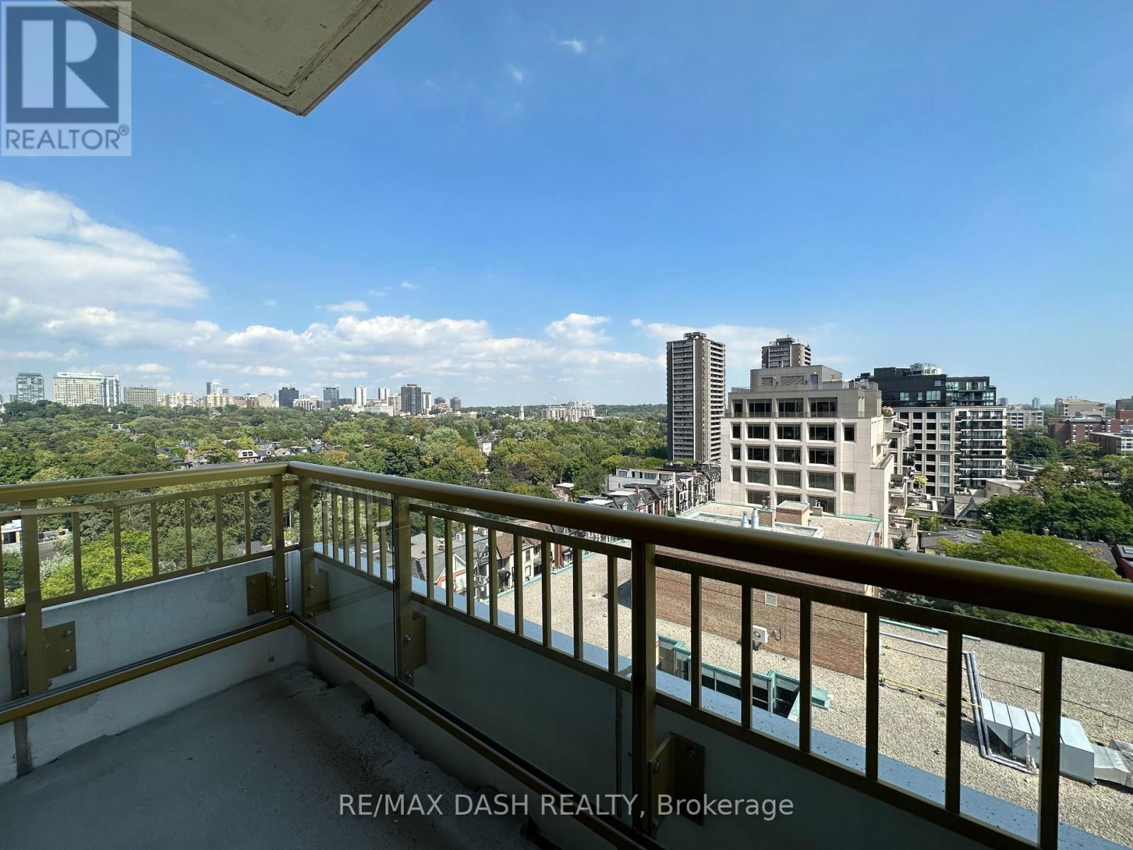 1002 - 151 AVENUE ROAD Image 40