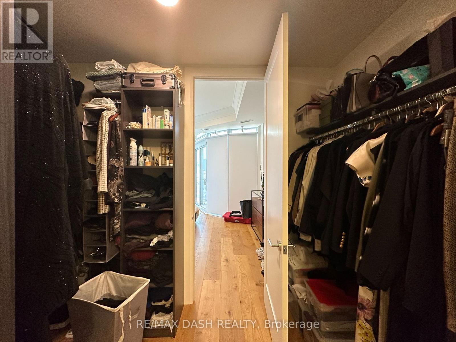 1002 - 151 AVENUE ROAD Image 43