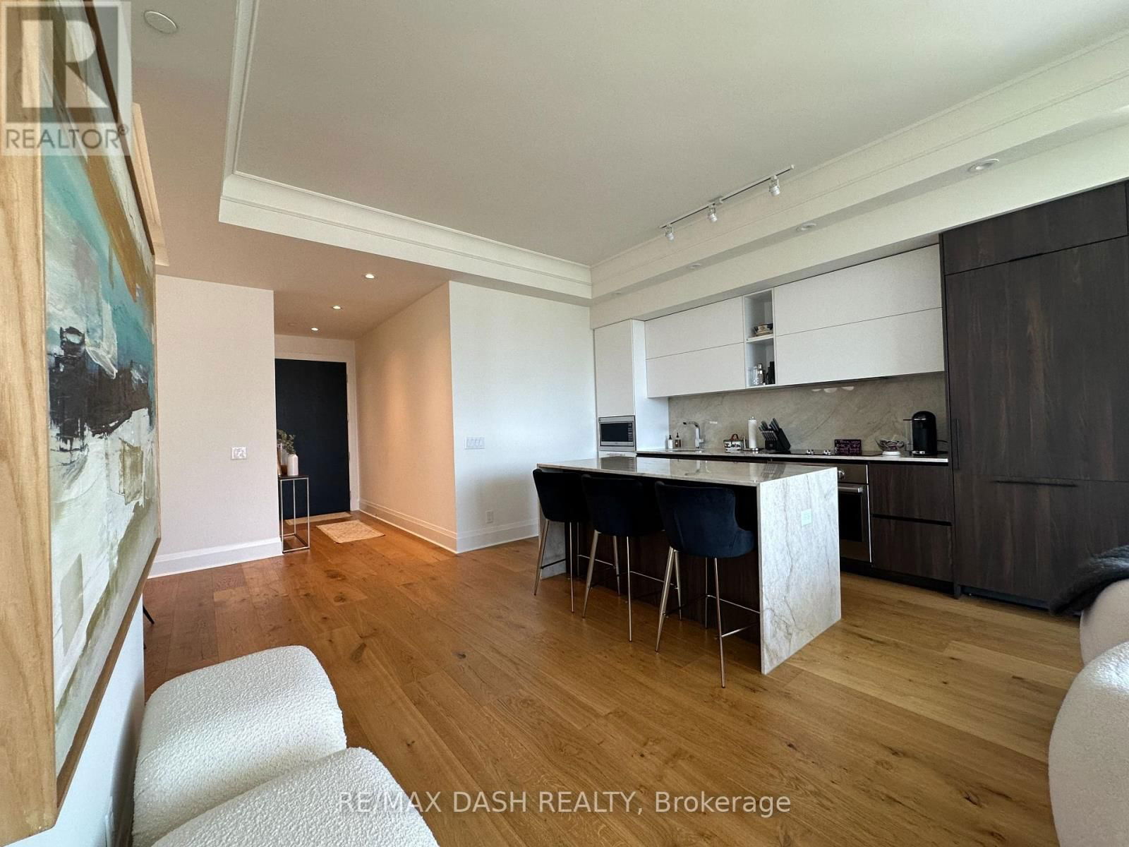 1002 - 151 AVENUE ROAD Image 44
