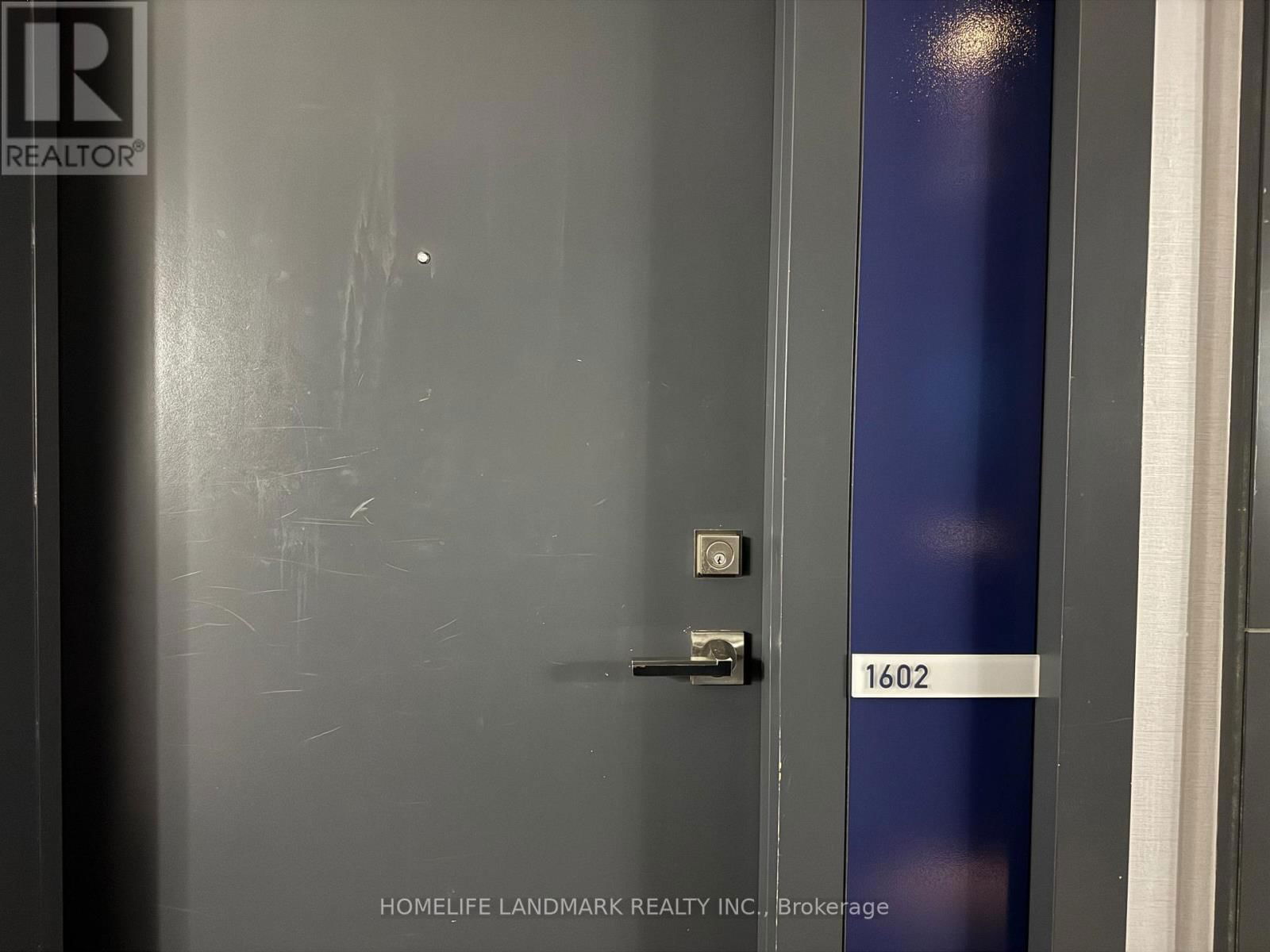 1602 - 832 BAY STREET Image 1