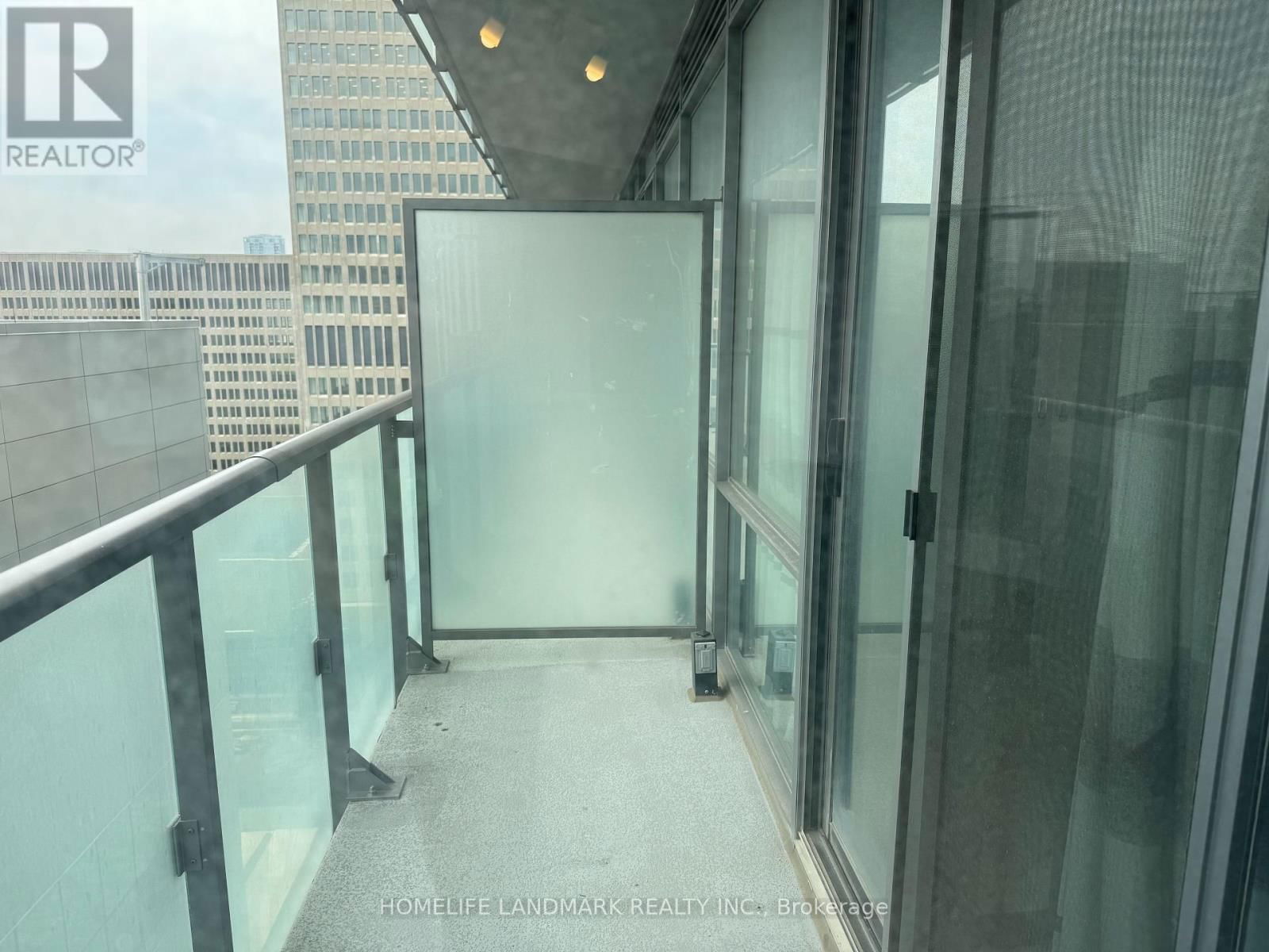 1602 - 832 BAY STREET Image 12
