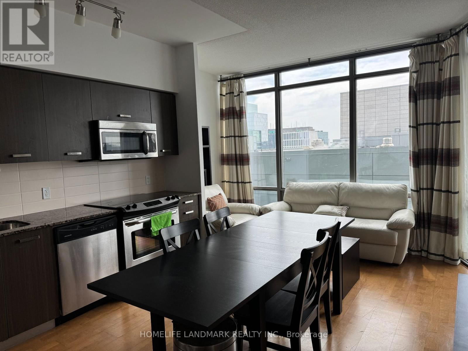 1602 - 832 BAY STREET Image 9