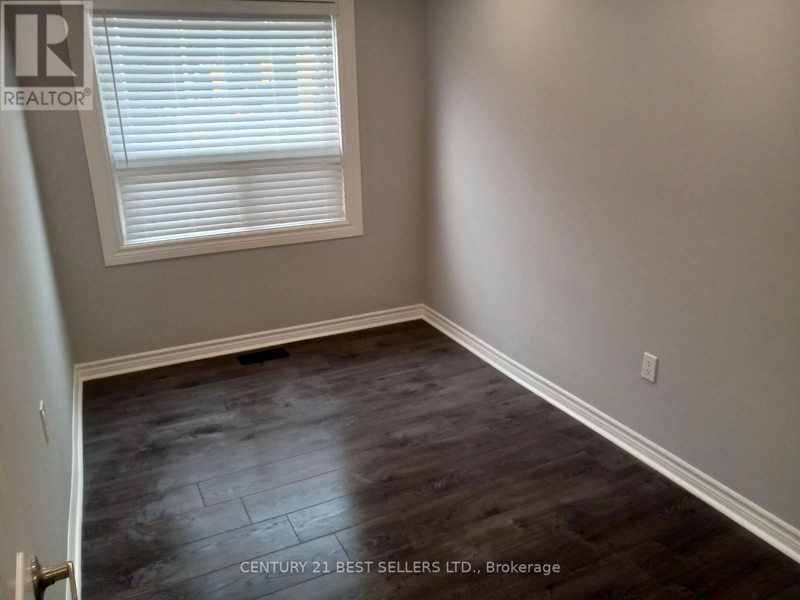 Upper - 216 VAUGHAN ROAD Image 10