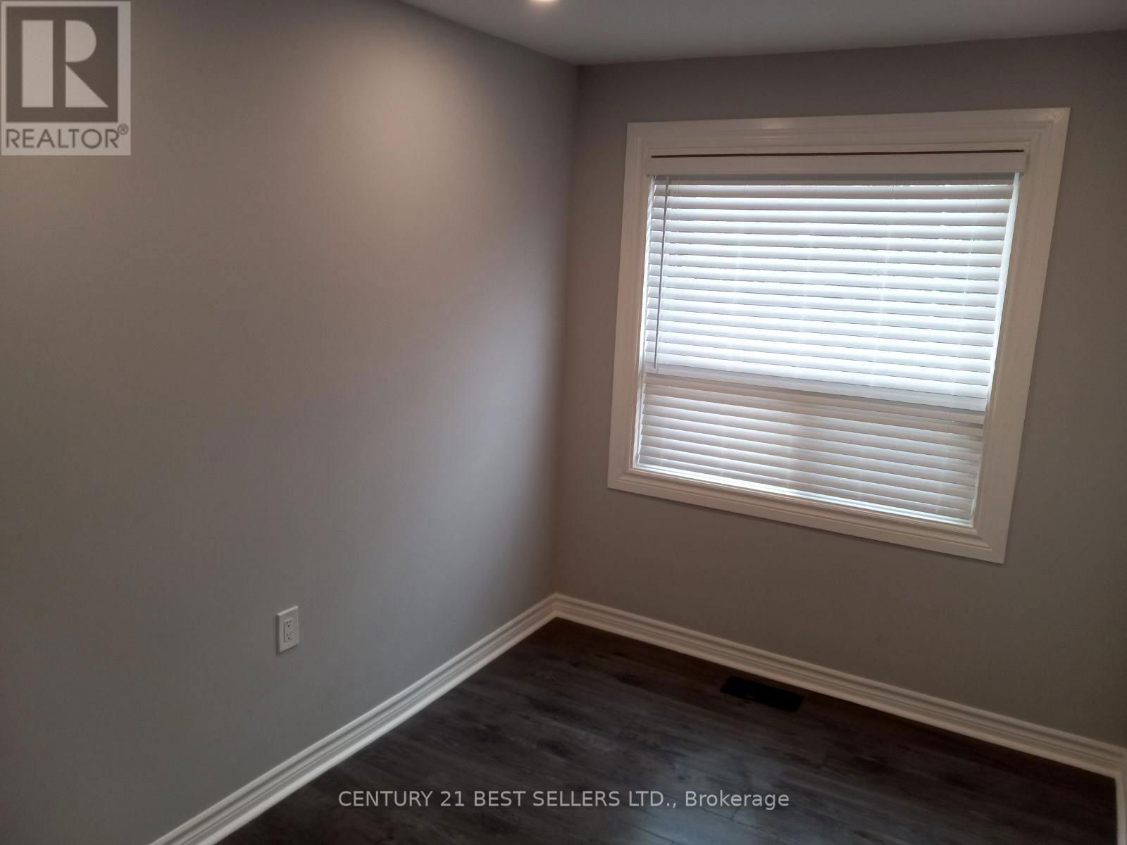 Upper - 216 VAUGHAN ROAD Image 12