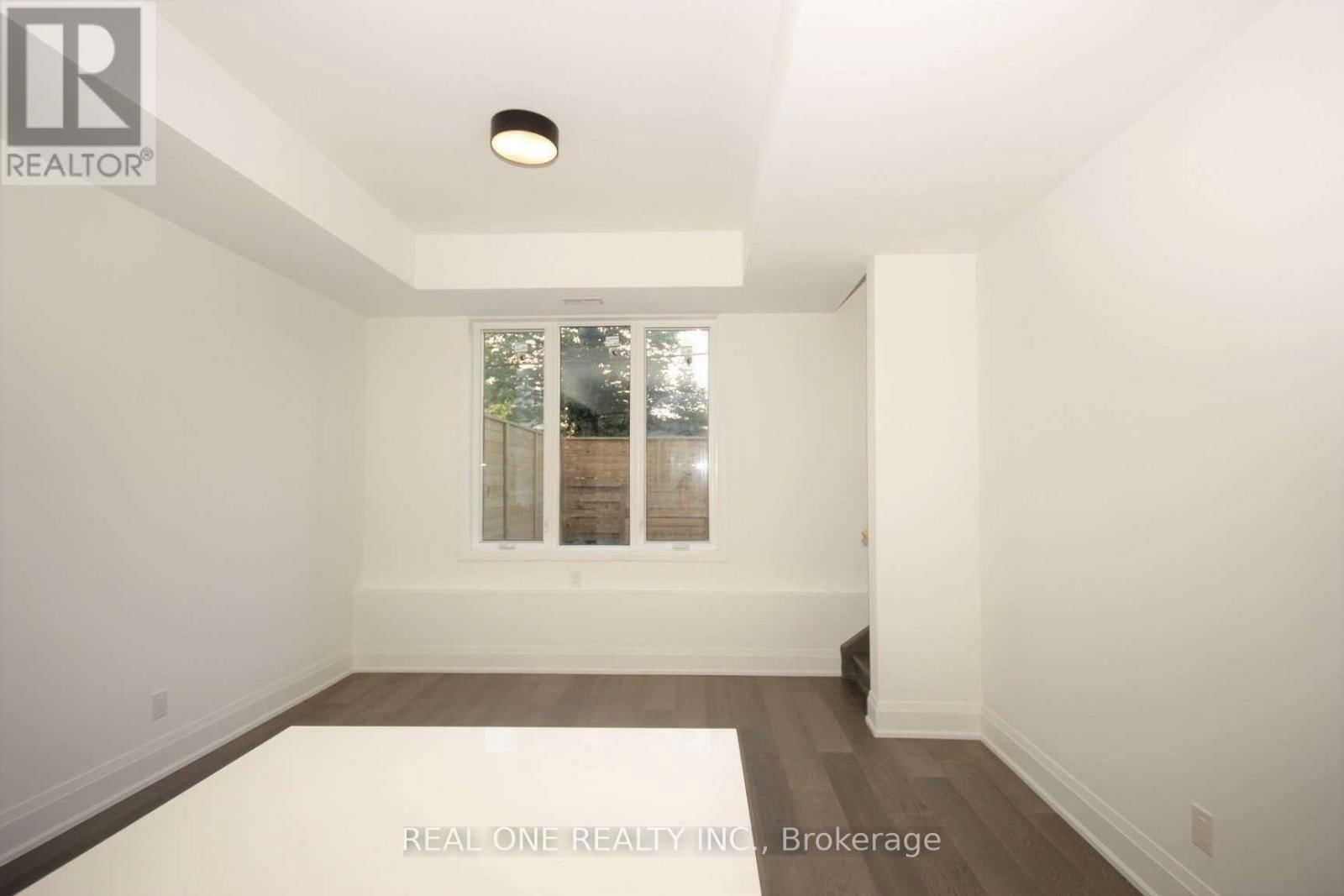 4 - 35 DERVOCK CRESCENT Image 5
