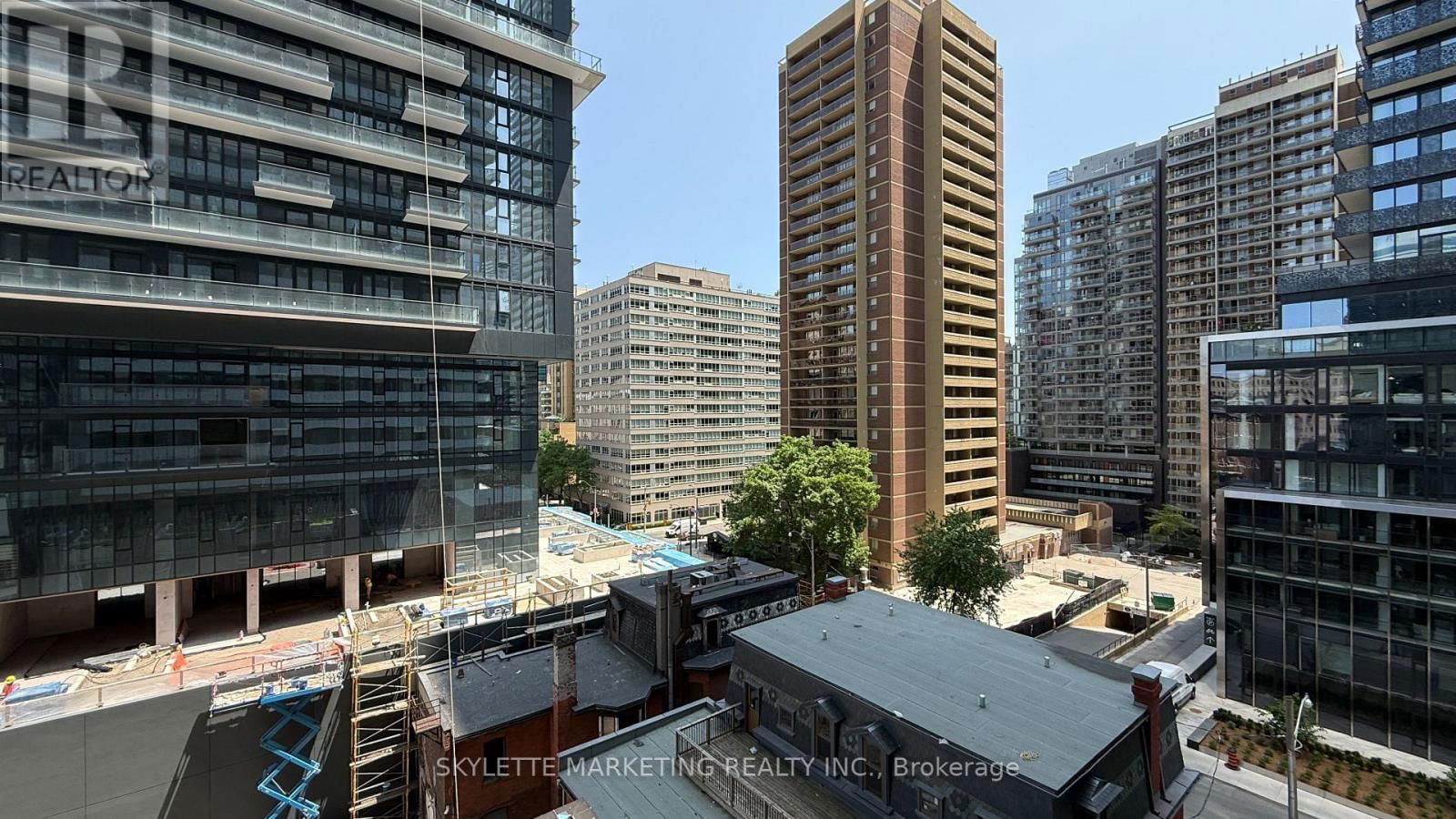 612 - 50 CHARLES STREET EAST Image 30
