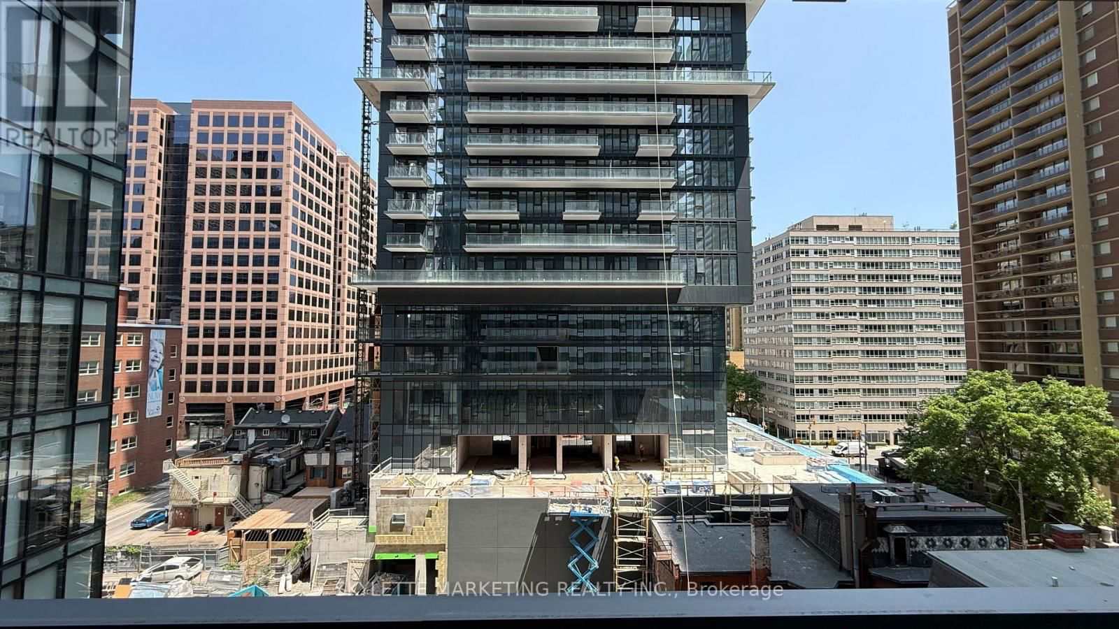 612 - 50 CHARLES STREET EAST Image 31