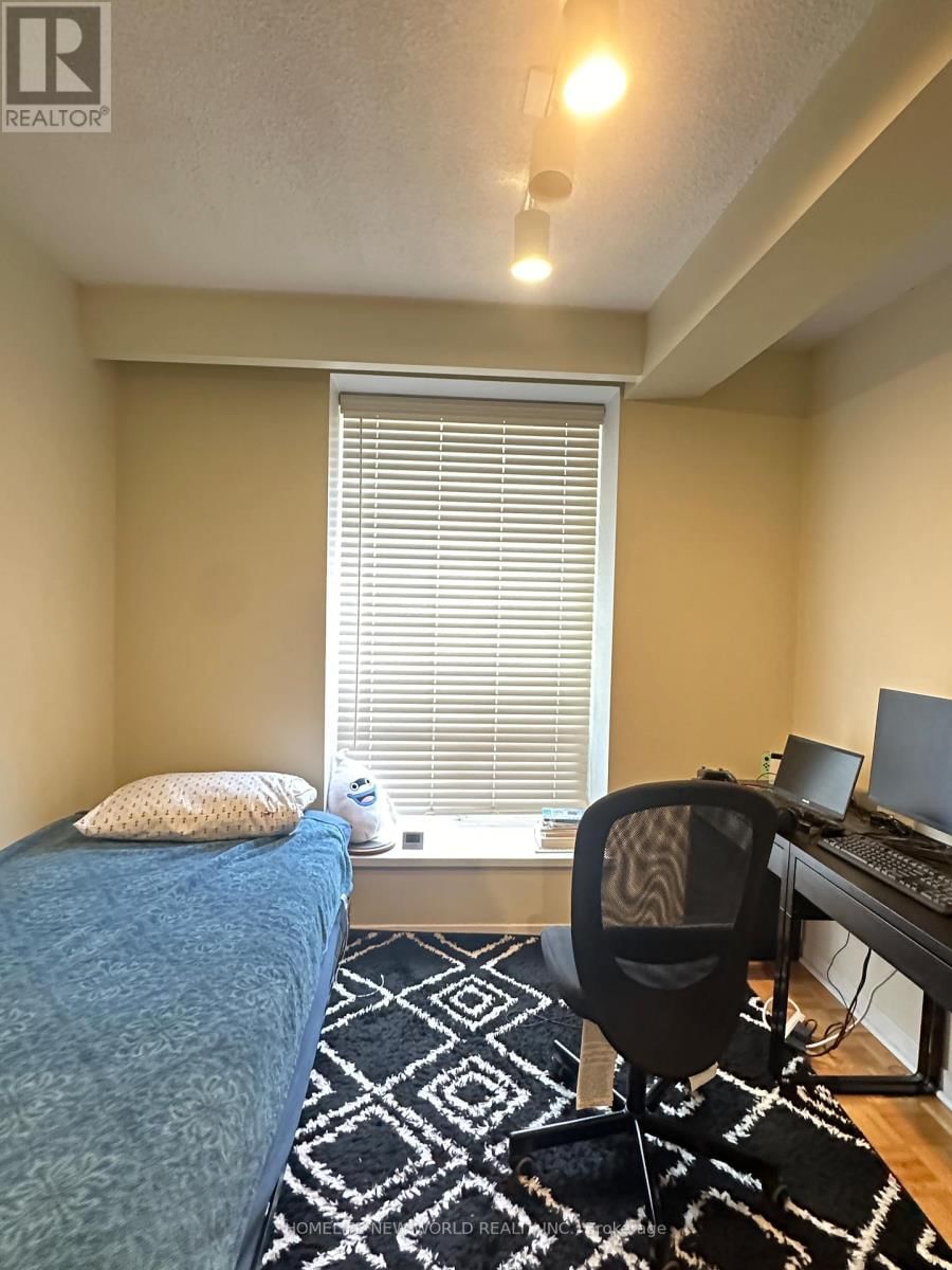 7 - 69 UPPER CANADA DRIVE Image 12