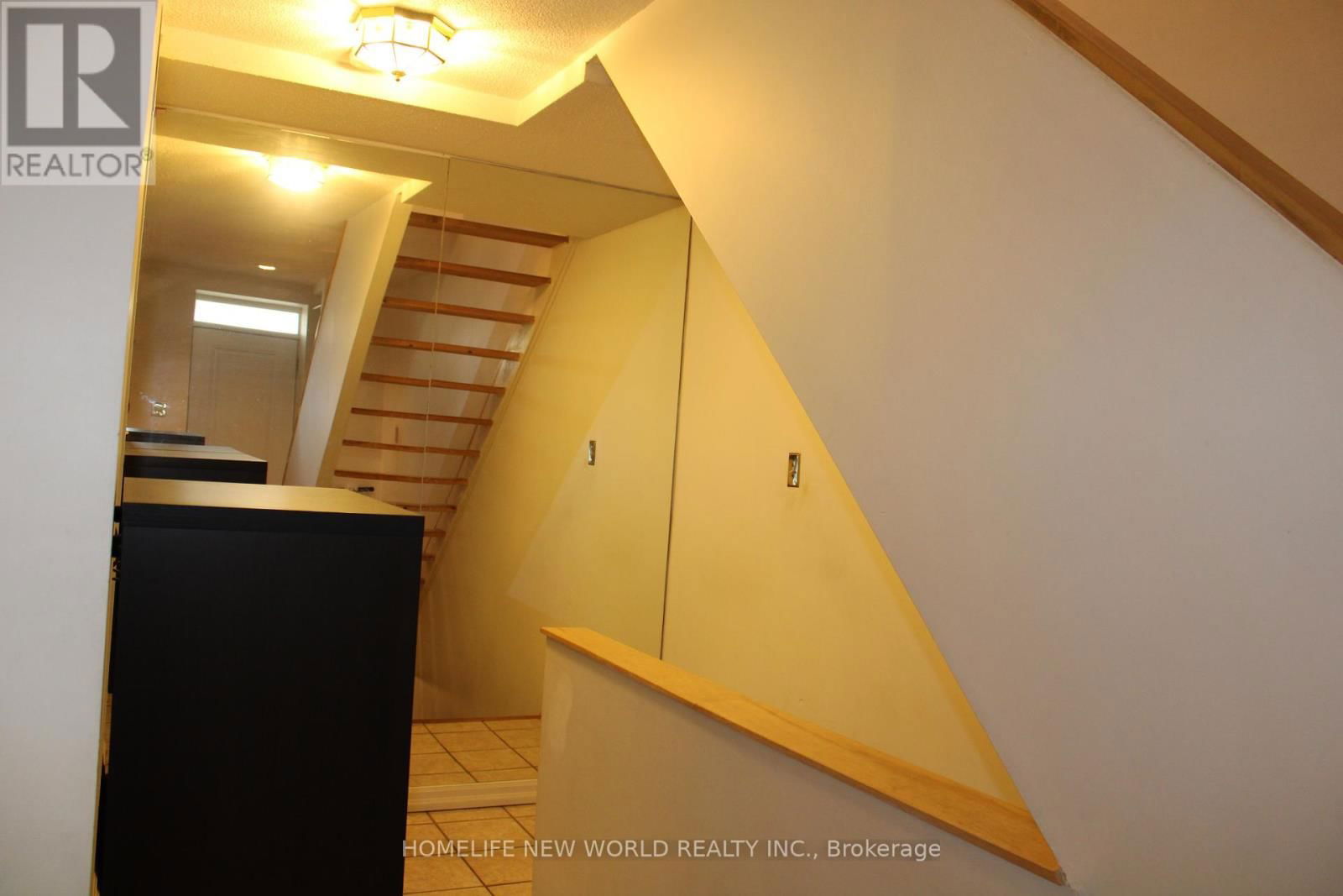 7 - 69 UPPER CANADA DRIVE Image 17