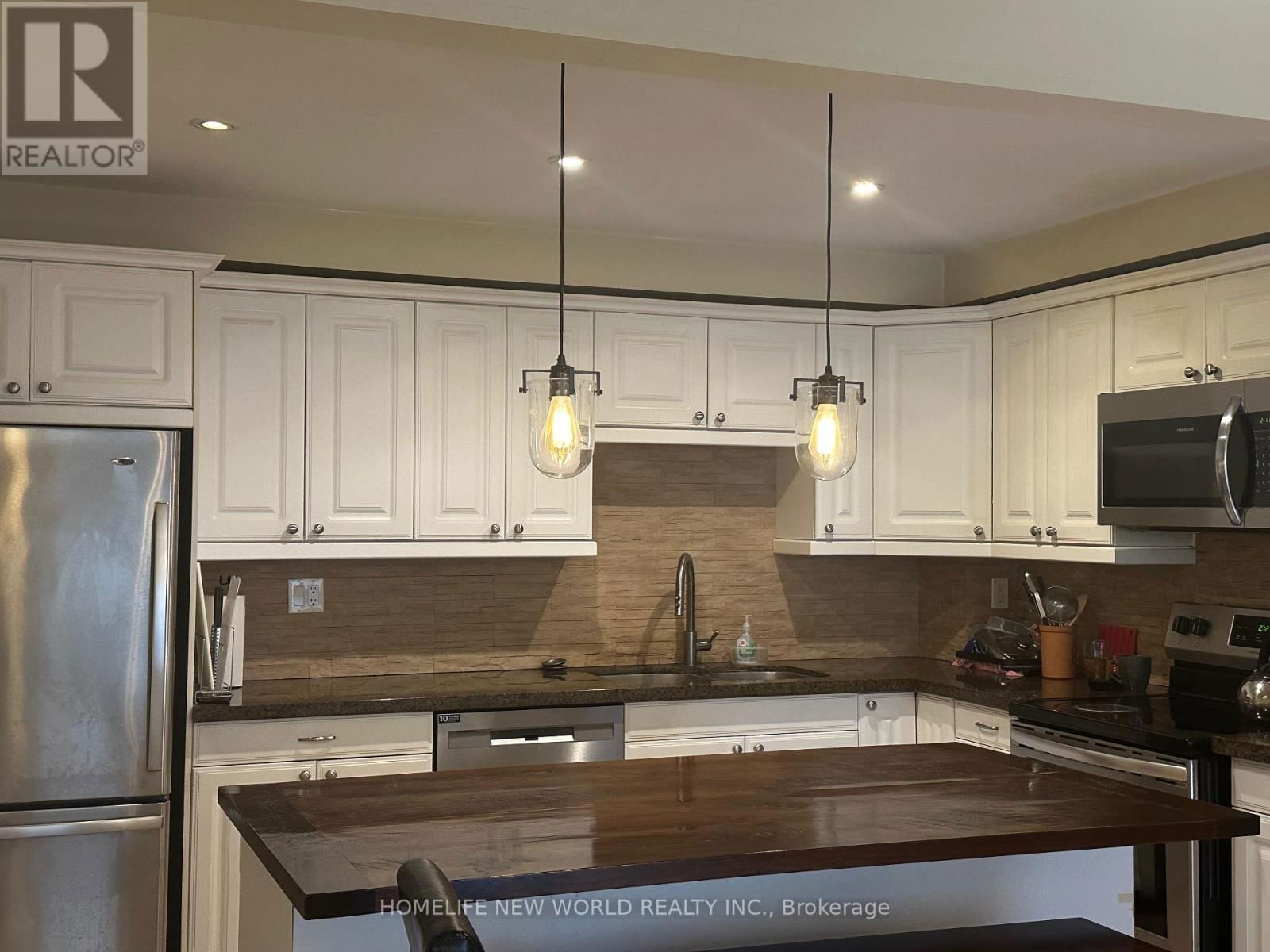 7 - 69 UPPER CANADA DRIVE Image 21