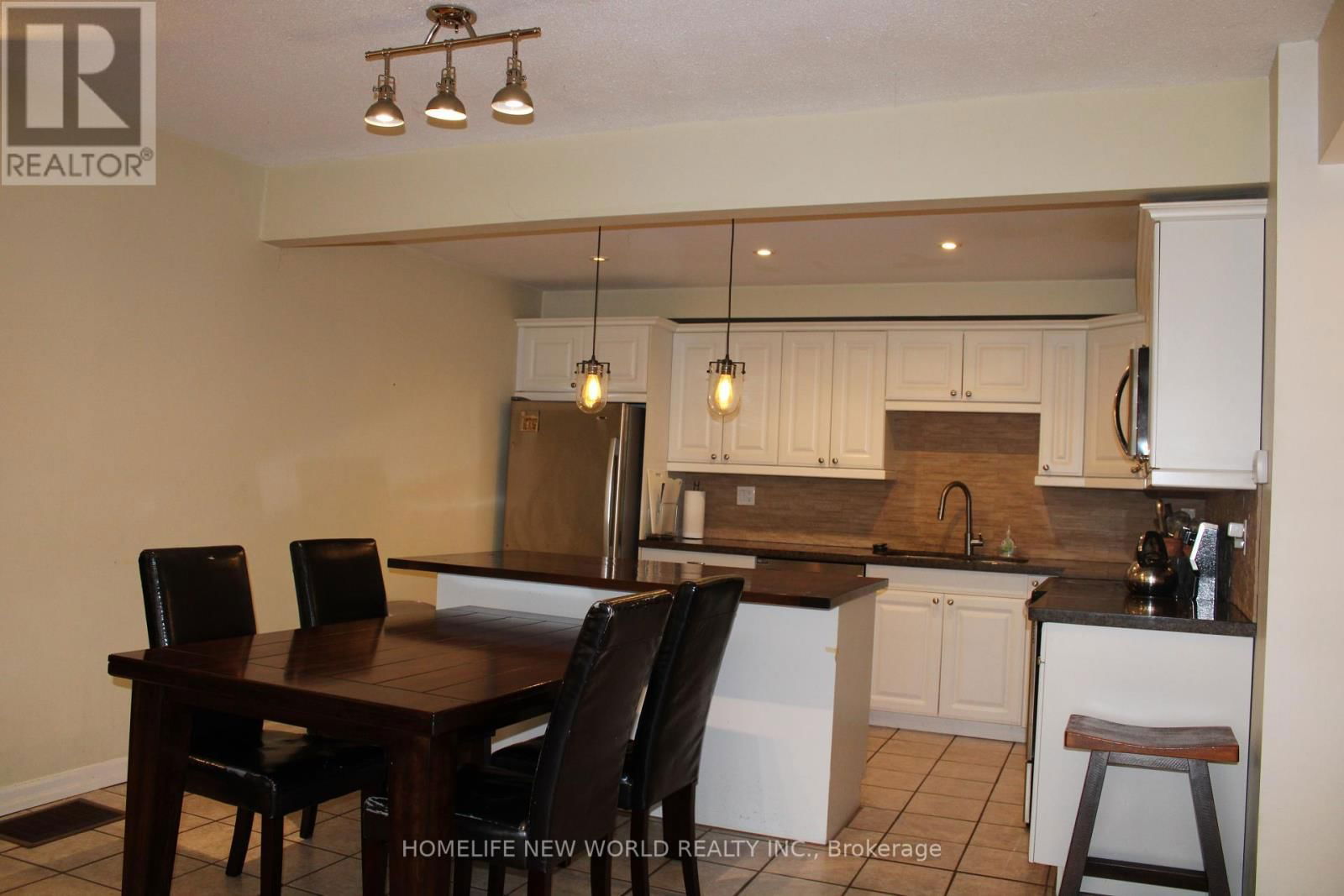 7 - 69 UPPER CANADA DRIVE Image 6