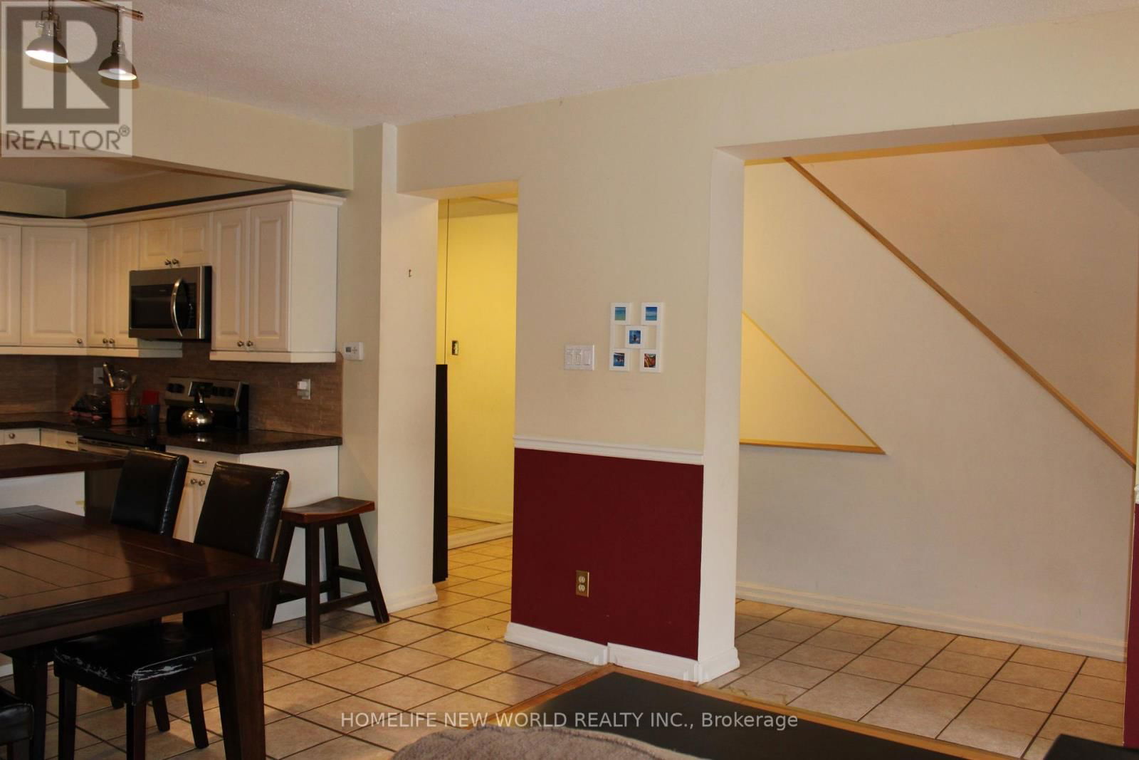 7 - 69 UPPER CANADA DRIVE Image 8