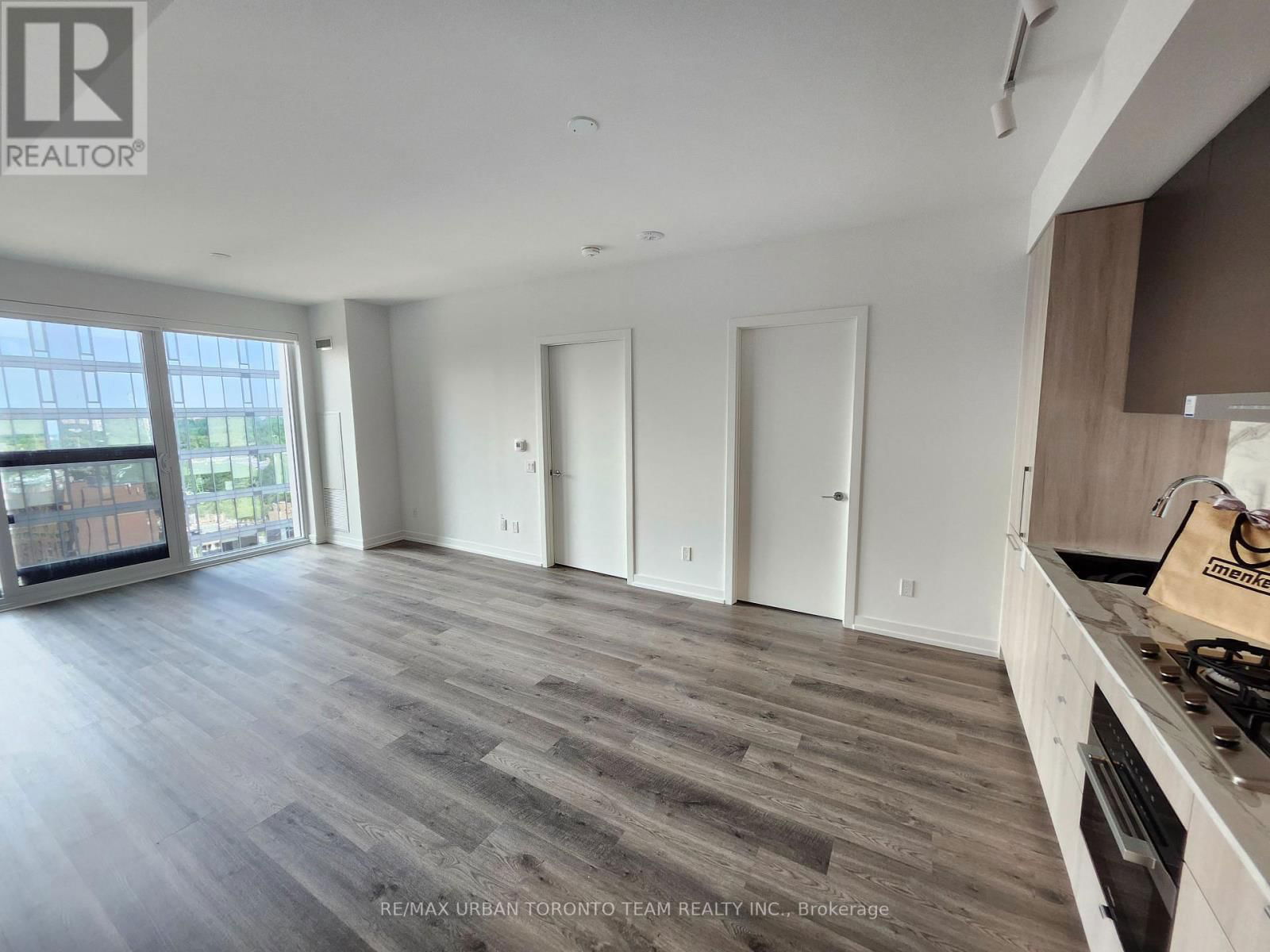 2702 - 771 YONGE STREET Image 2