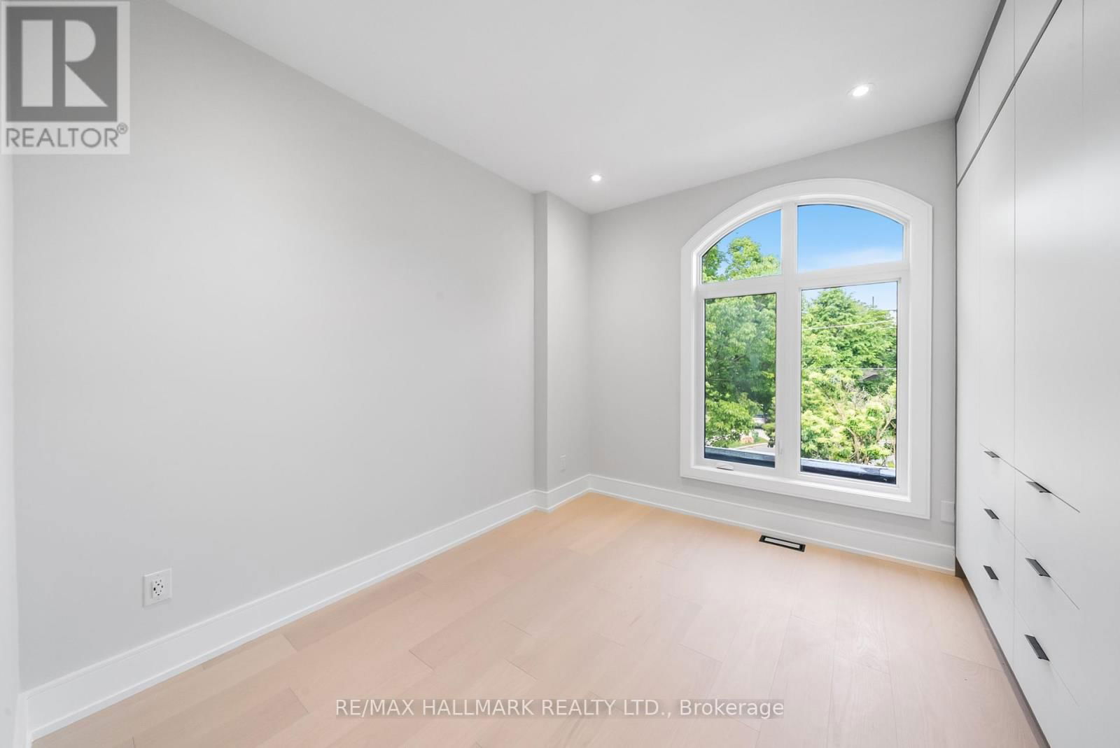 112 RANDOLPH ROAD Image 28