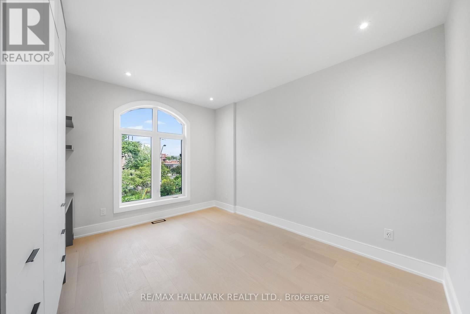 112 RANDOLPH ROAD Image 30