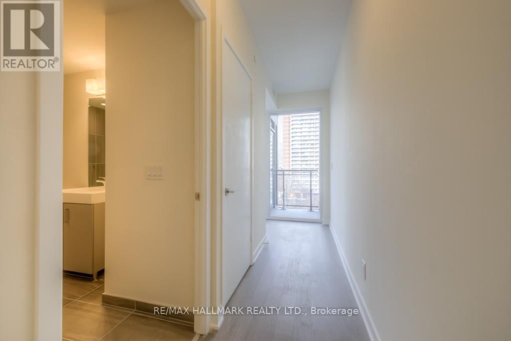 702 - 17 DUNDONALD STREET Image 11