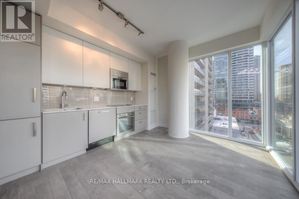 702 - 17 DUNDONALD STREET Image 3