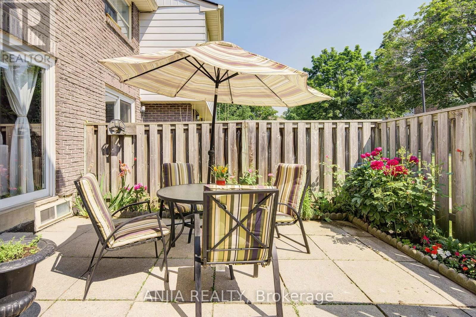 95 ROCK FERN WAY Image 1