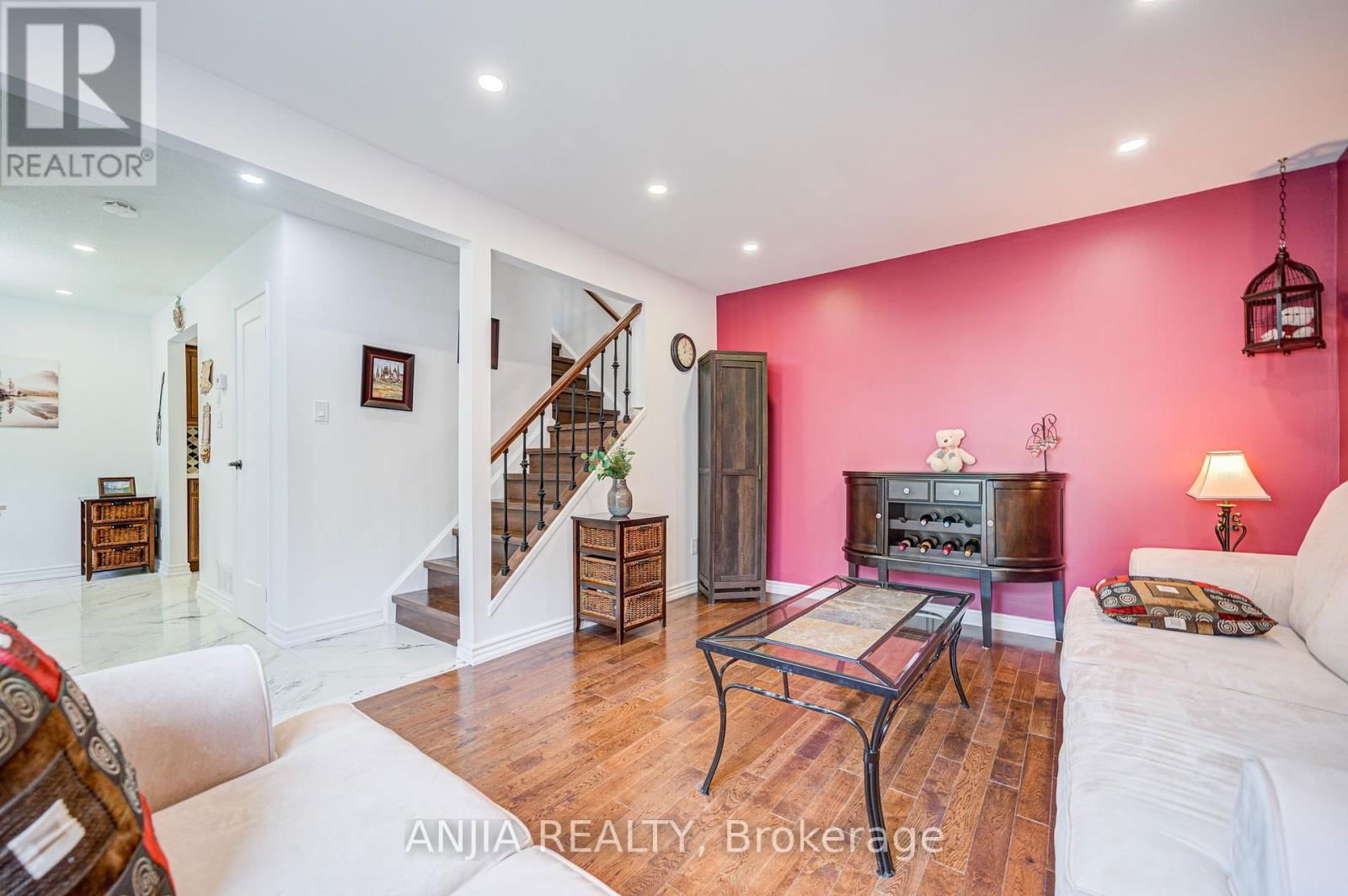 95 ROCK FERN WAY Image 11
