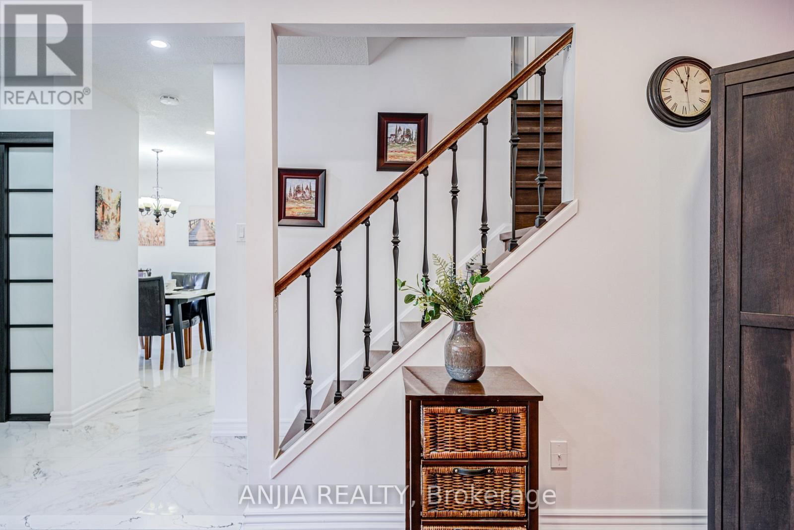 95 ROCK FERN WAY Image 13