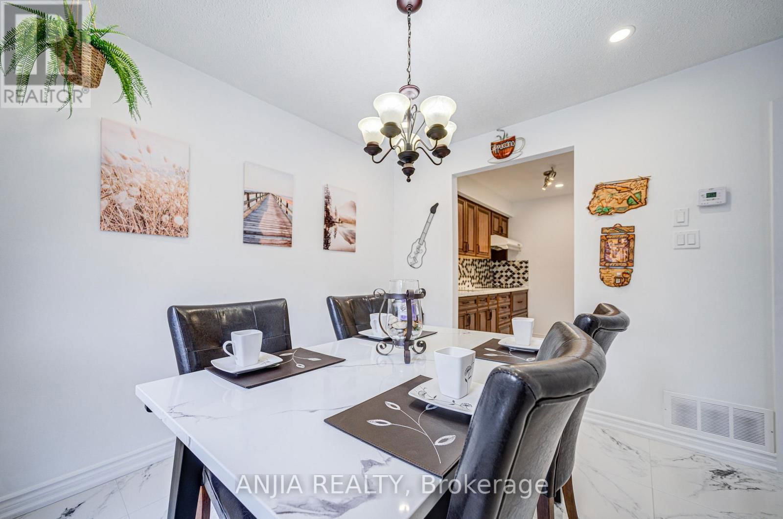 95 ROCK FERN WAY Image 14