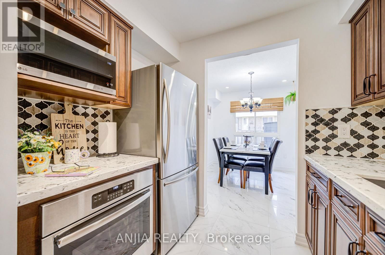 95 ROCK FERN WAY Image 21