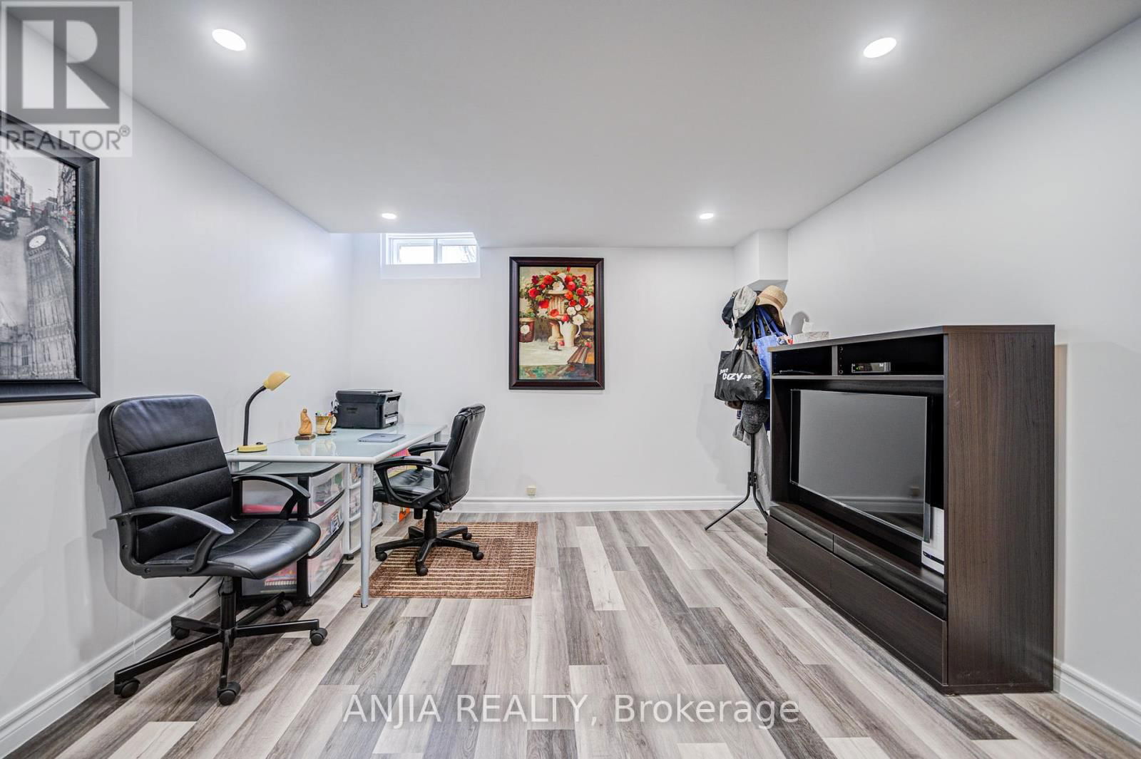 95 ROCK FERN WAY Image 36