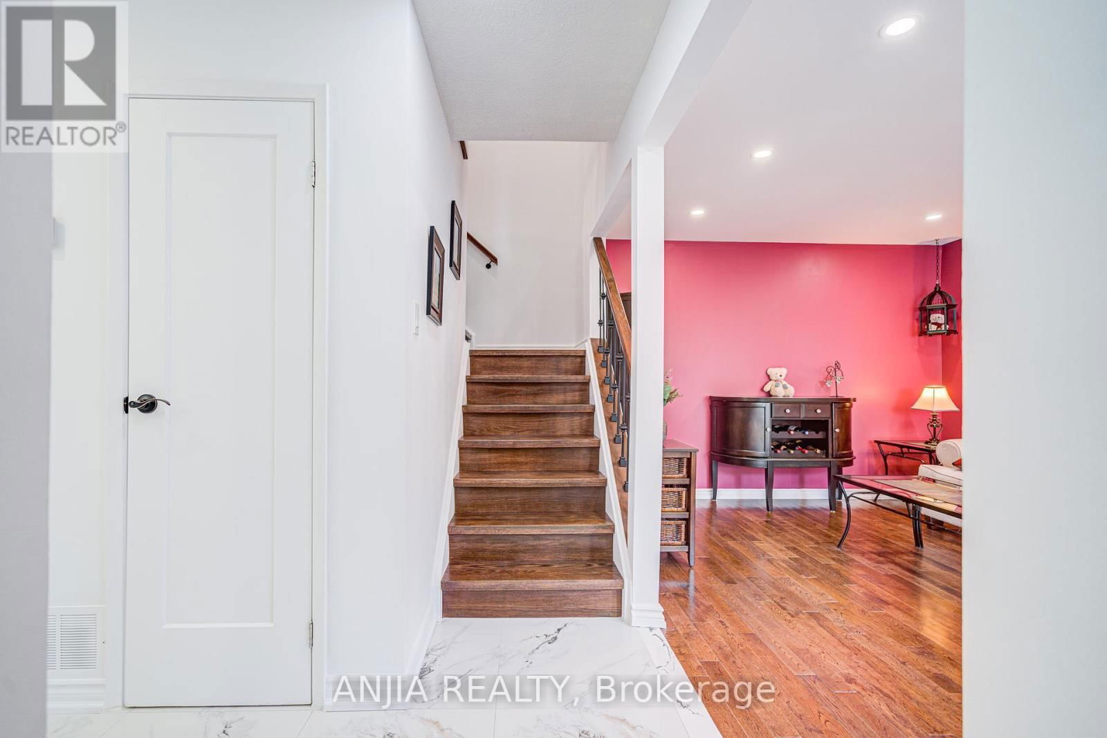 95 ROCK FERN WAY Image 7