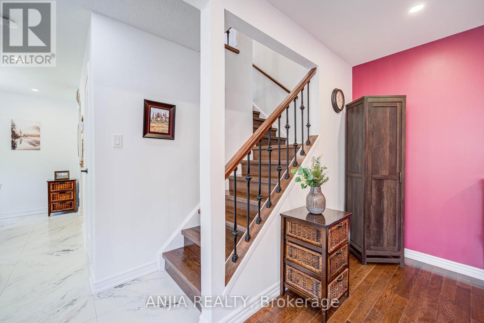 95 ROCK FERN WAY Image 8