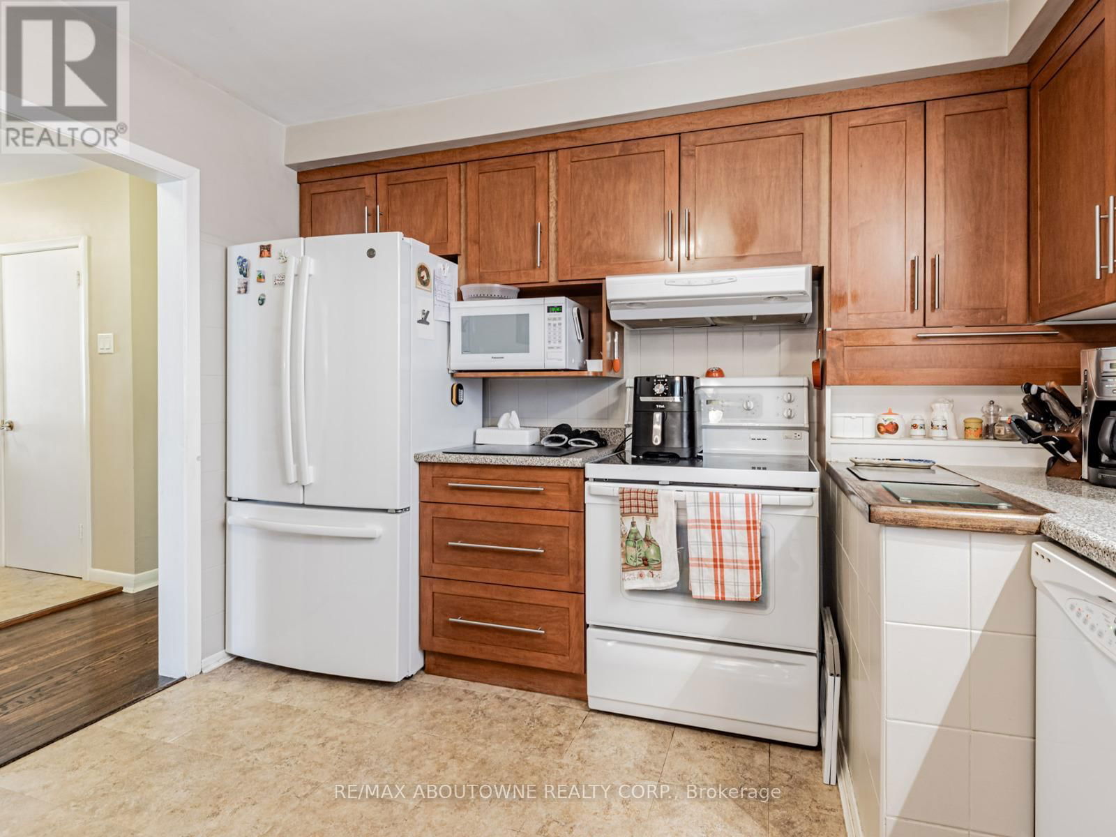 17 MAUREEN DRIVE Image 12